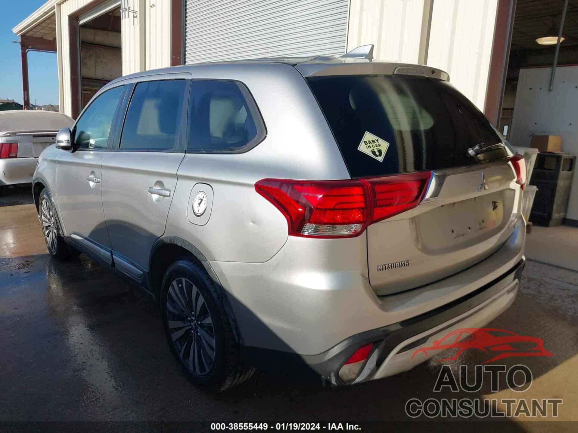 MITSUBISHI OUTLANDER 2019 - JA4AD3A30KZ019191