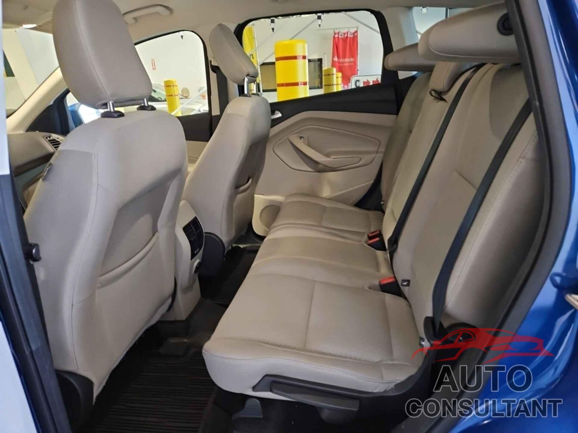 FORD ESCAPE 2019 - 1FMCU0GDXKUB82291