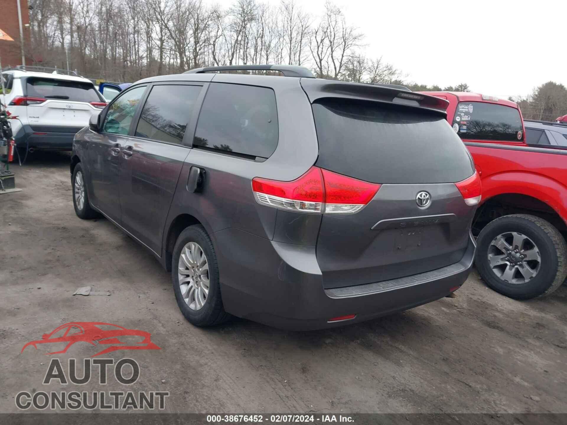 TOYOTA SIENNA 2013 - 5TDYK3DC8DS388715