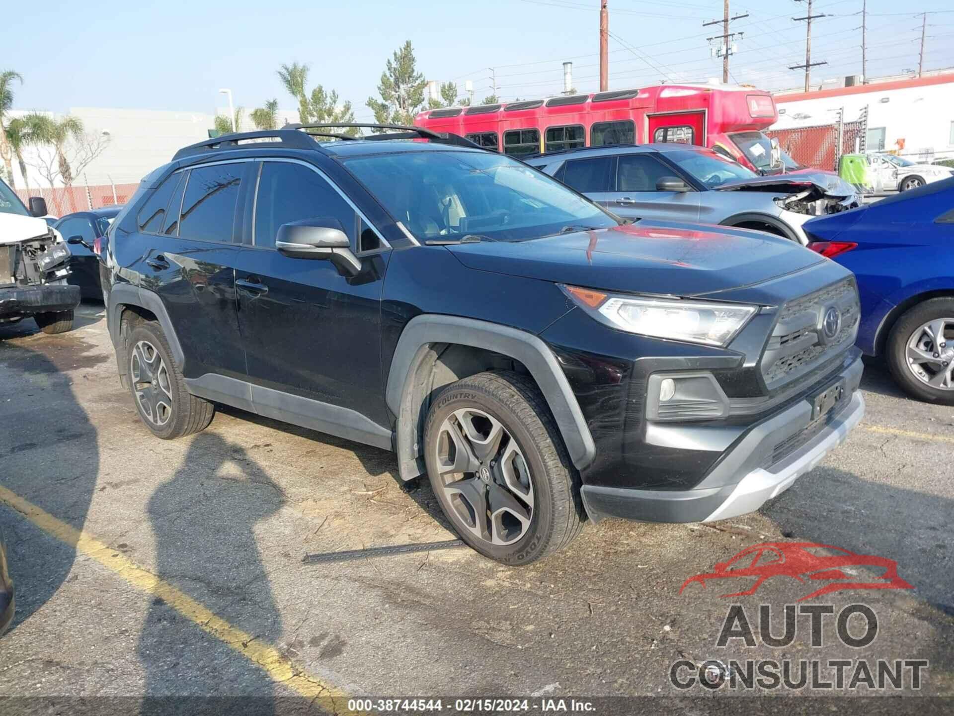 TOYOTA RAV4 2019 - 2T3J1RFV6KC011514