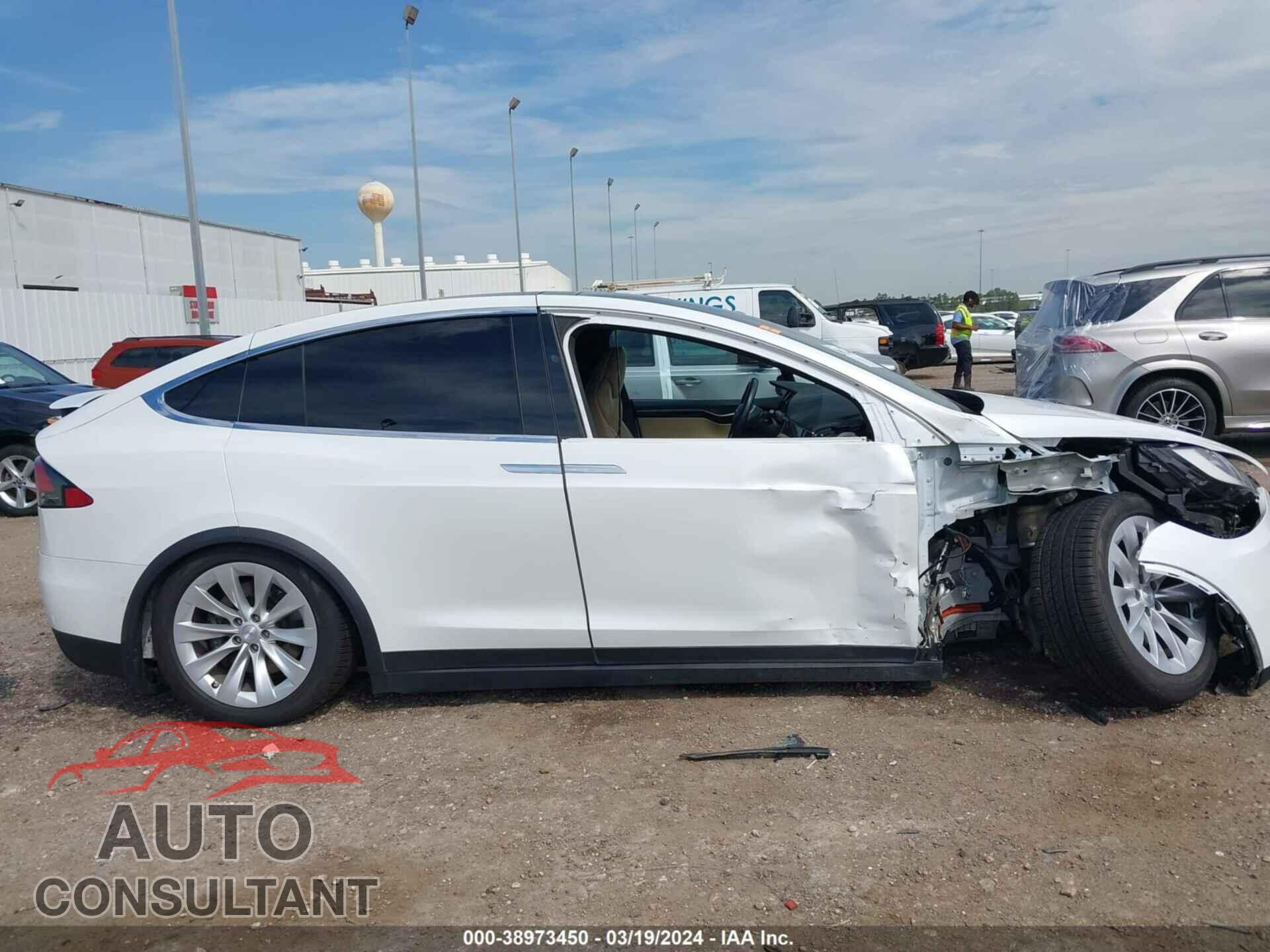 TESLA MODEL X 2016 - 5YJXCAE21GF028245