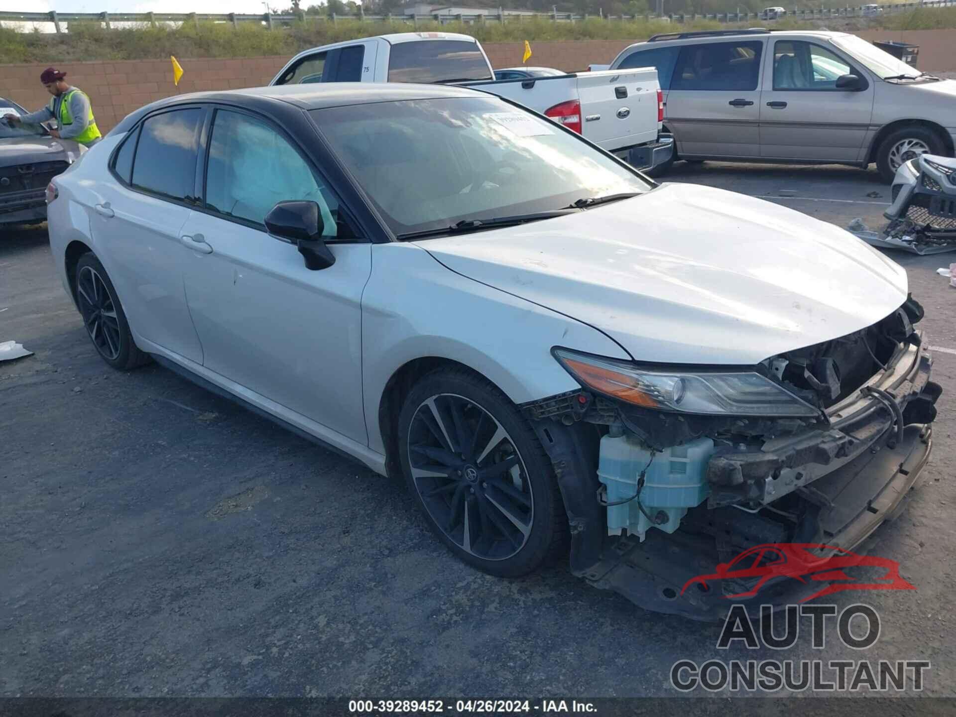TOYOTA CAMRY 2018 - 4T1B61HK3JU050481