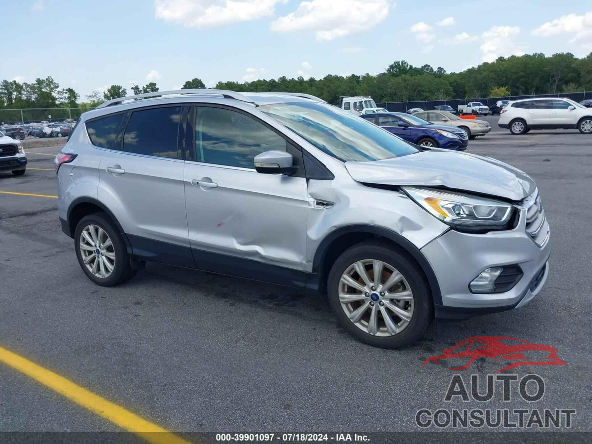 FORD ESCAPE 2017 - 1FMCU0J98HUF01653