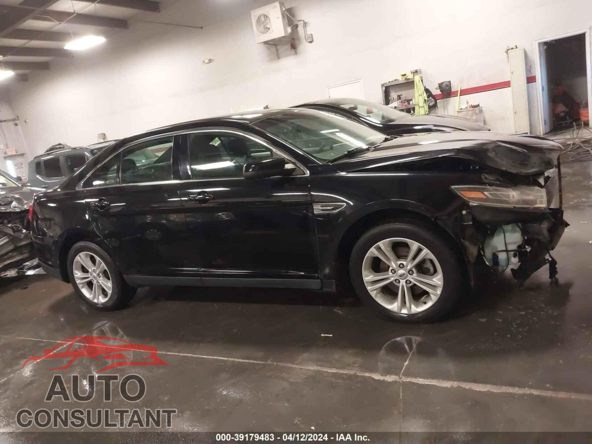 FORD TAURUS 2018 - 1FAHP2E81JG126066