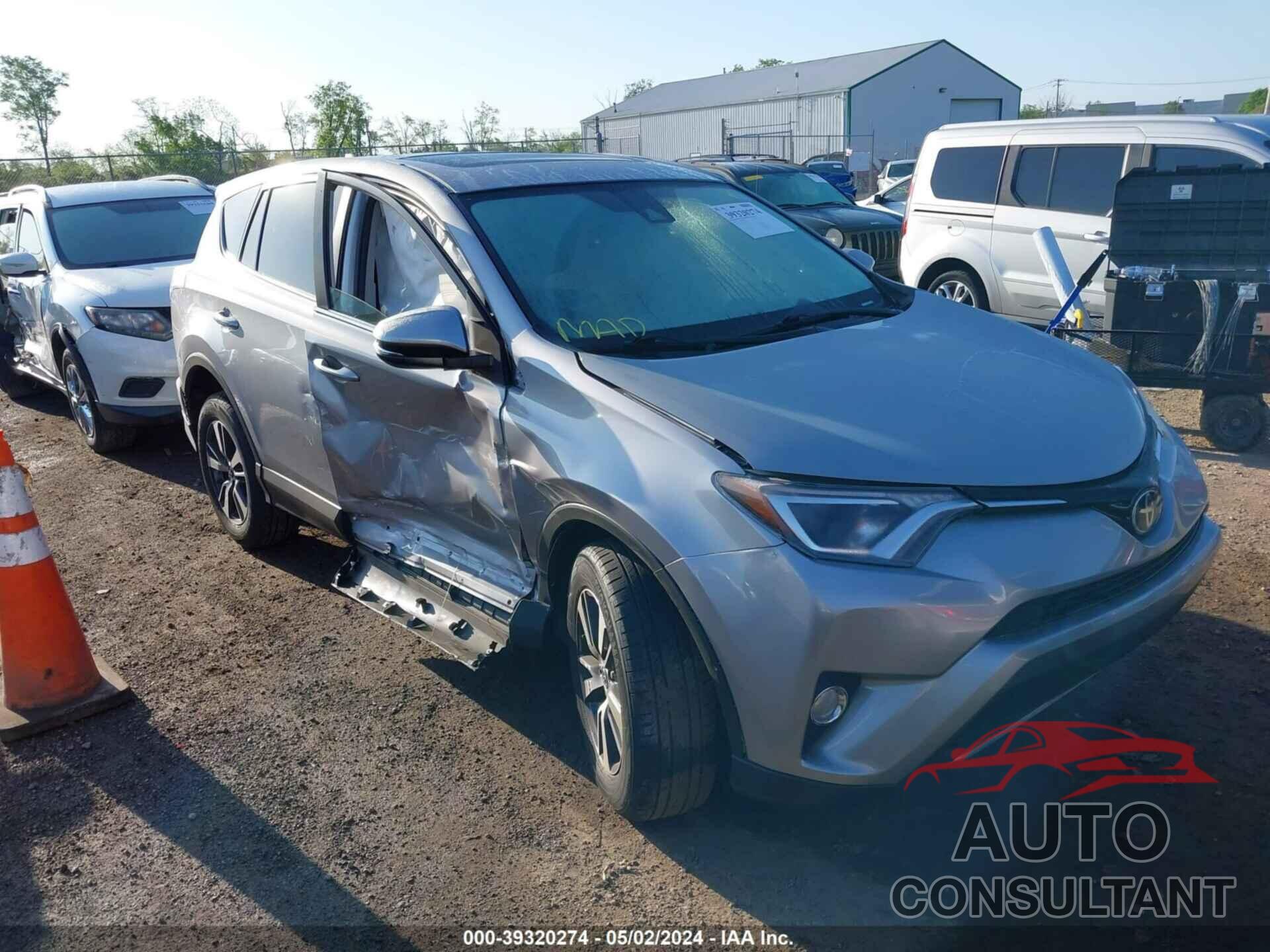 TOYOTA RAV4 2018 - 2T3RFREV7JW749633