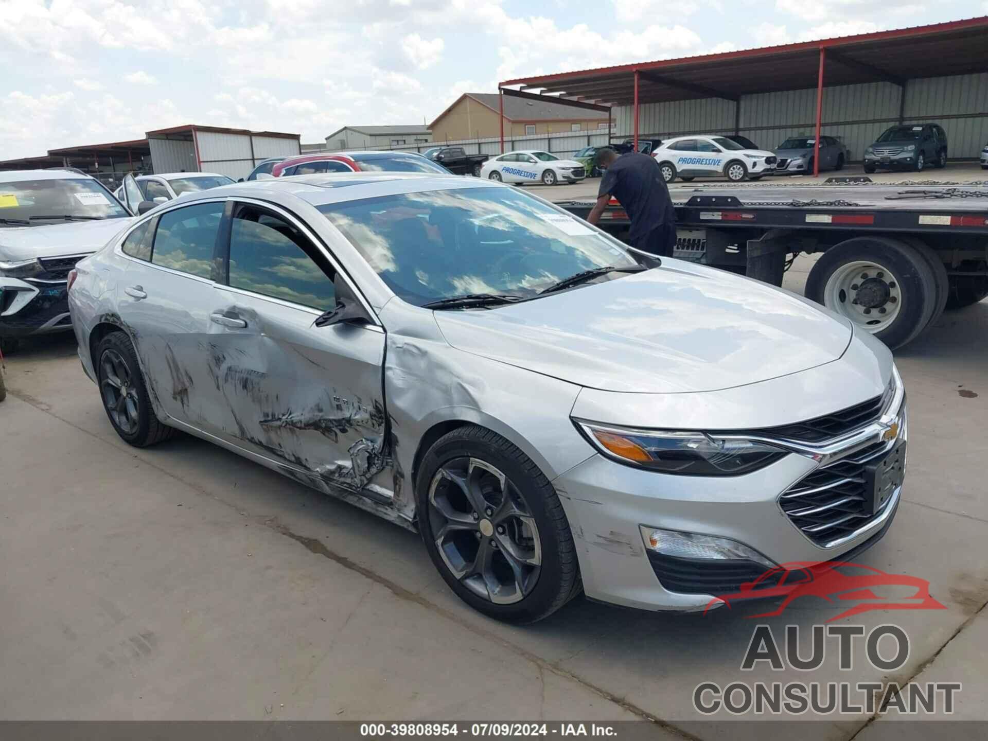 CHEVROLET MALIBU 2021 - 1G1ZD5ST4MF040660