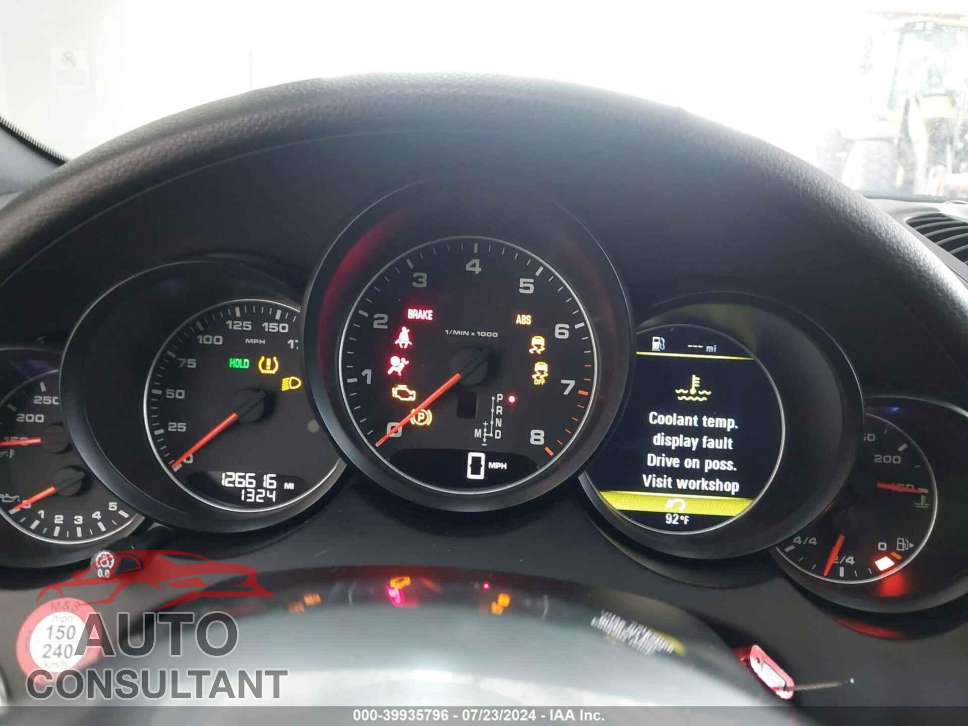 PORSCHE CAYENNE 2016 - WP1AA2A28GKA37761