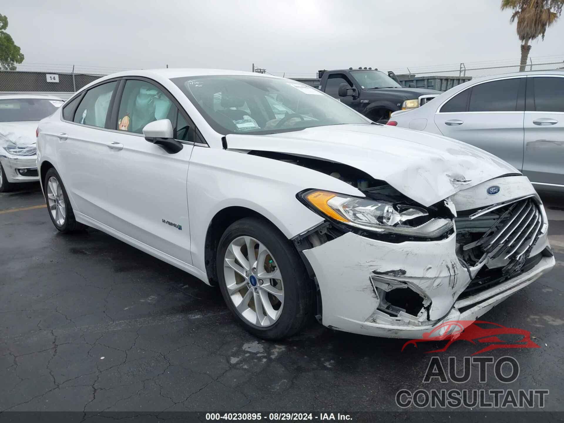 FORD FUSION HYBRID 2019 - 3FA6P0LU5KR104092