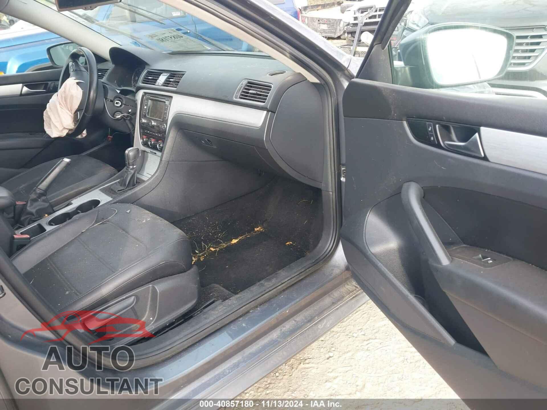 VOLKSWAGEN PASSAT 2013 - 1VWBP7A30DC089818