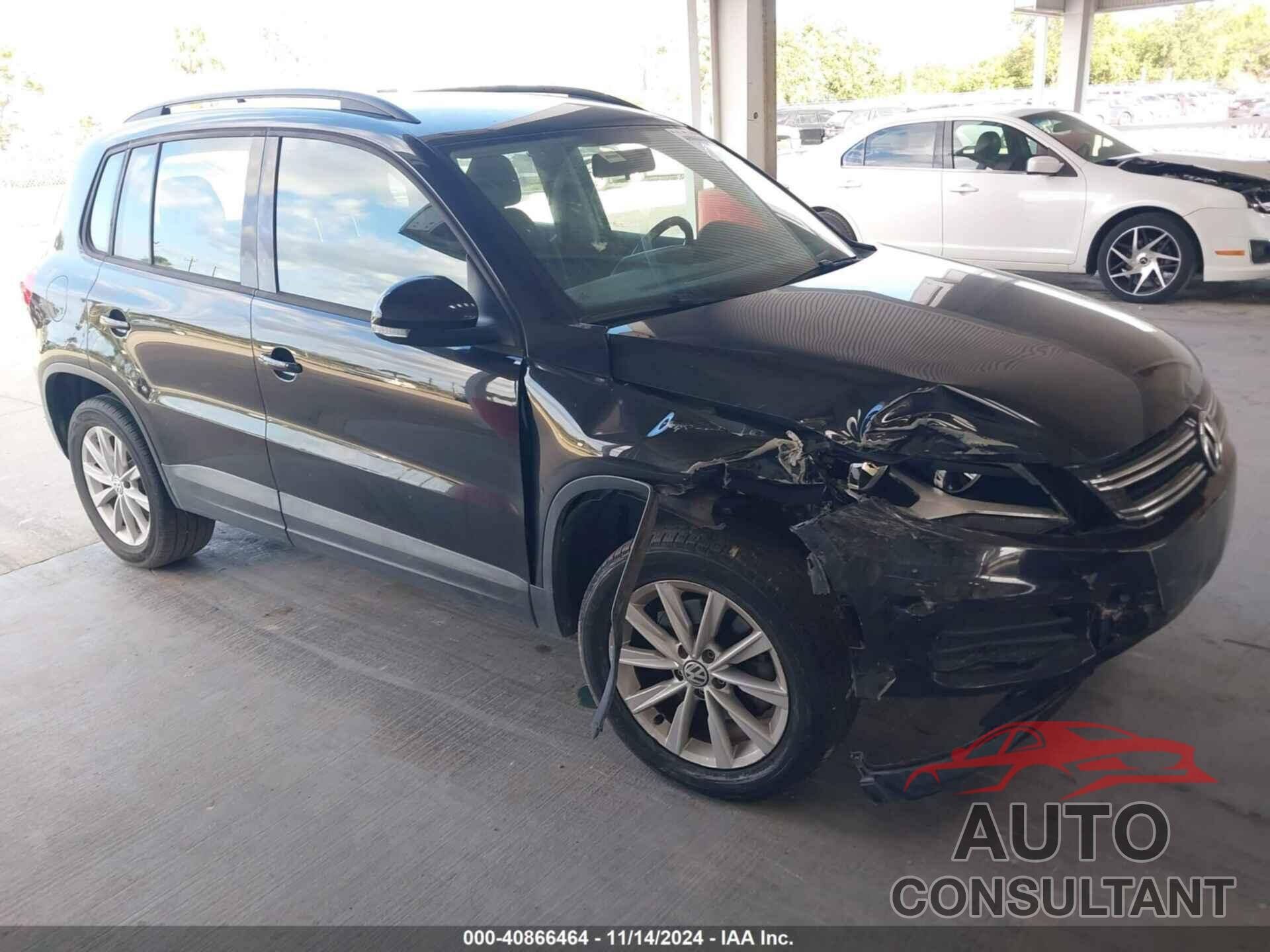 VOLKSWAGEN TIGUAN 2017 - WVGAV7AX4HK045450