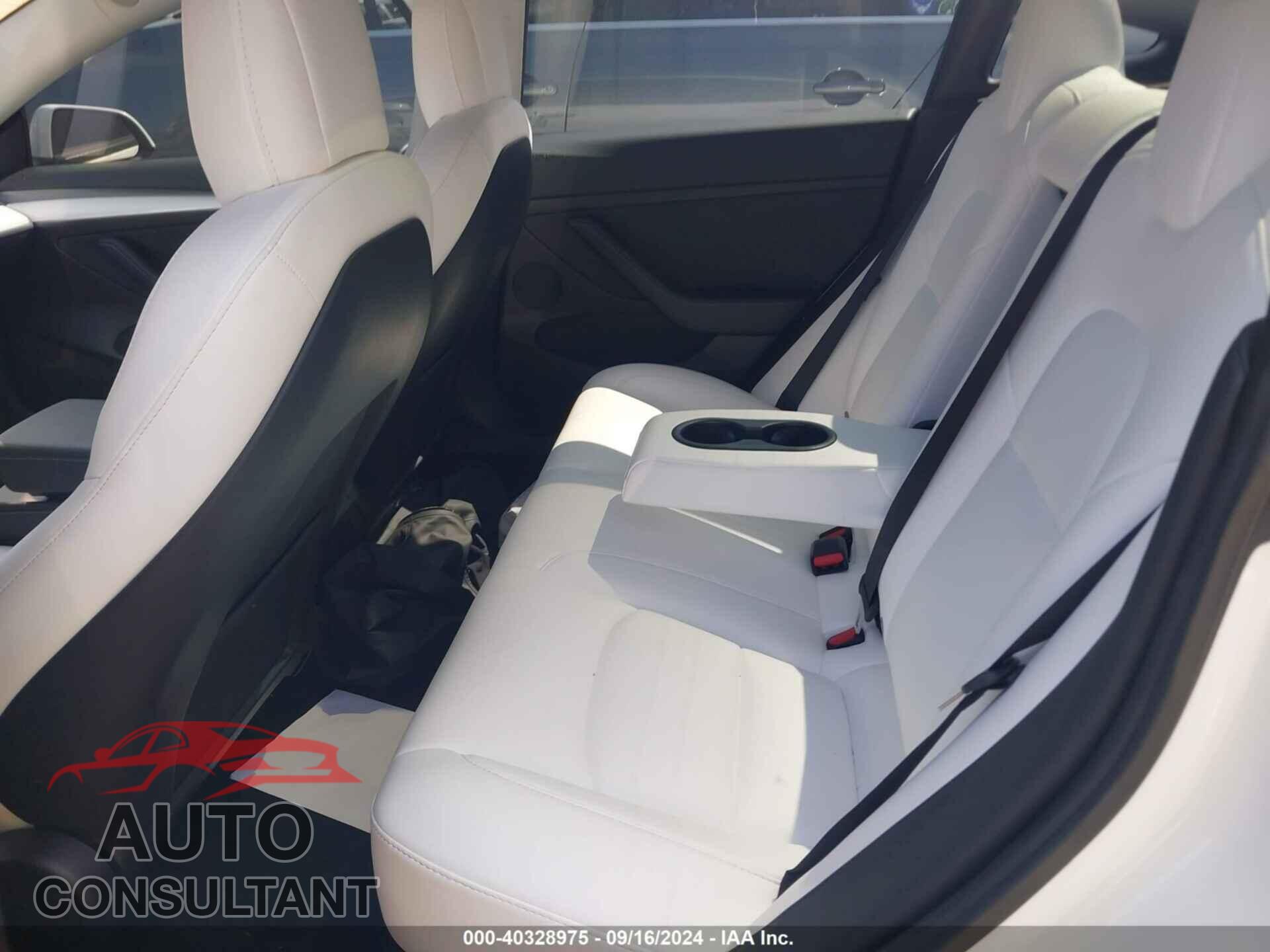 TESLA MODEL 3 2021 - 5YJ3E1EB5MF960596