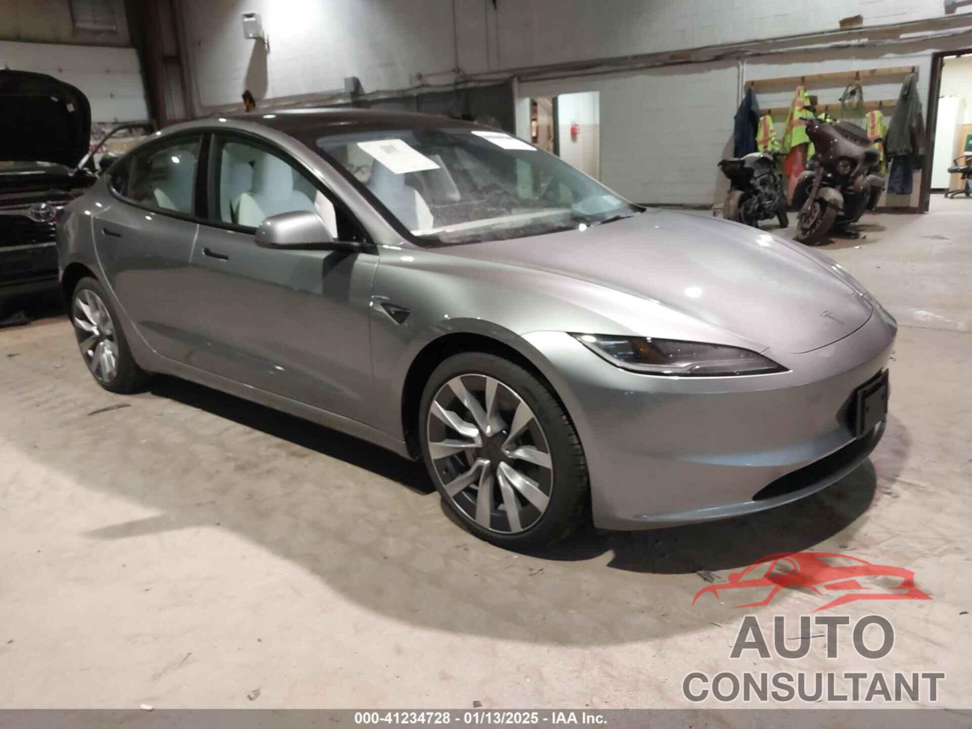 TESLA MODEL 3 2025 - 5YJ3E1EB5SF883600