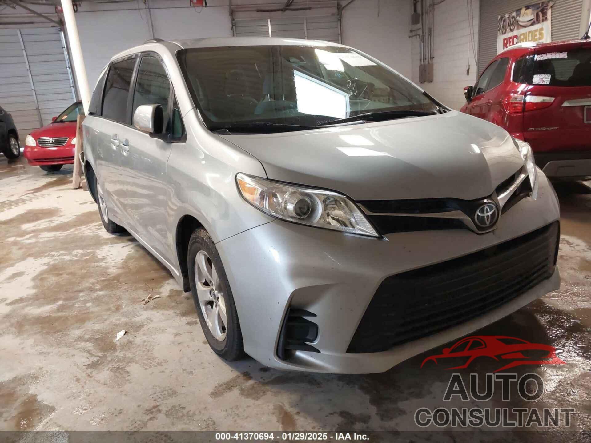 TOYOTA SIENNA 2019 - 5TDKZ3DC6KS996439