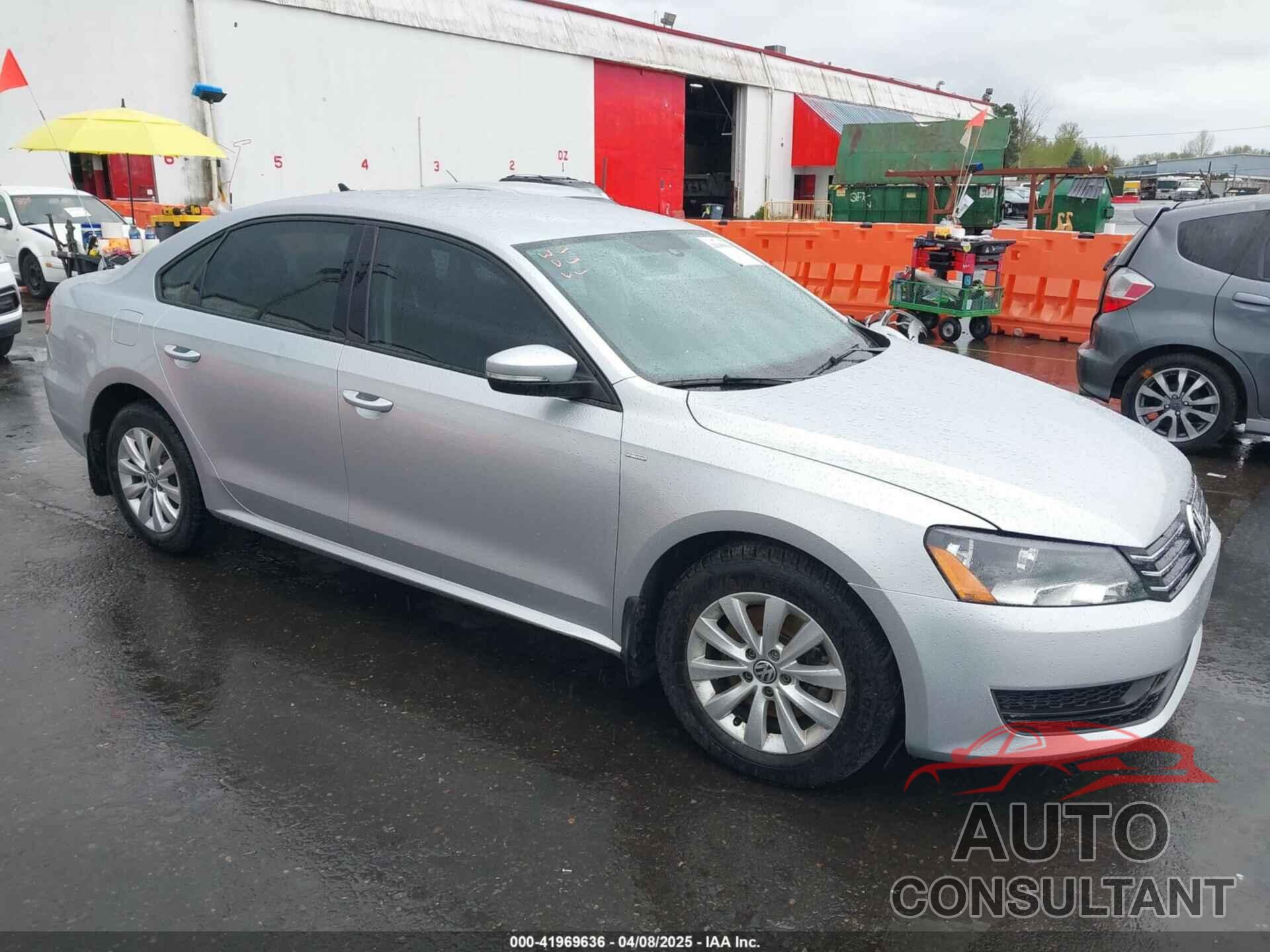 VOLKSWAGEN PASSAT 2015 - 1VWAT7A35FC067680