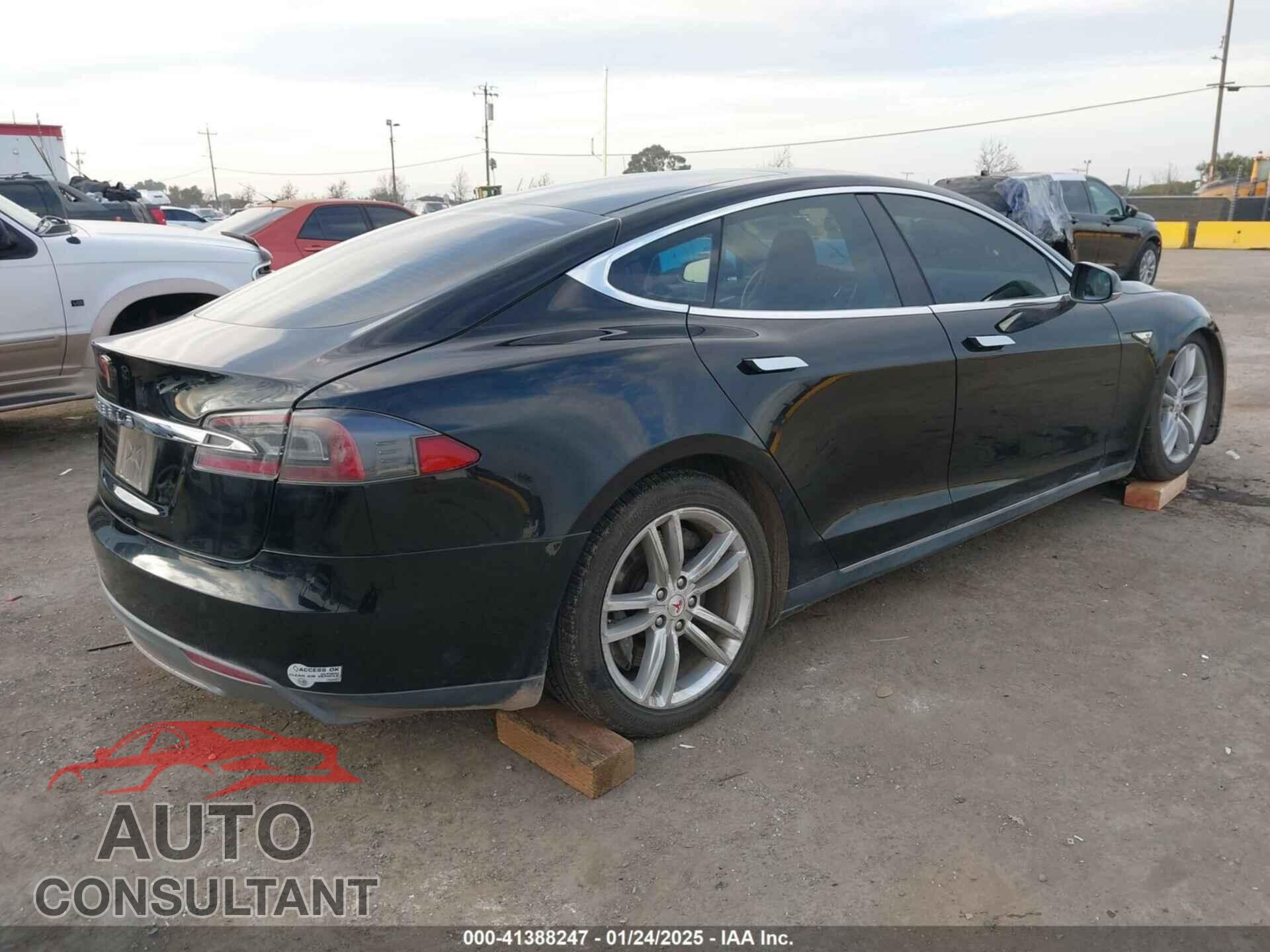 TESLA MODEL S 2013 - 5YJSA1AG0DFP12913