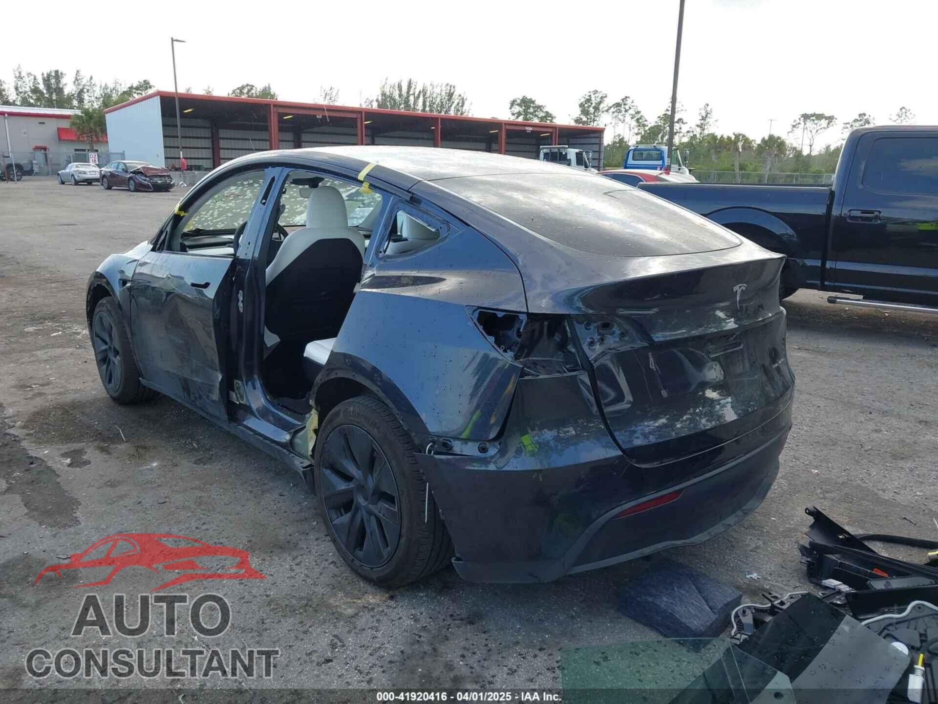 TESLA MODEL Y 2024 - 7SAYGAEE0RF190246