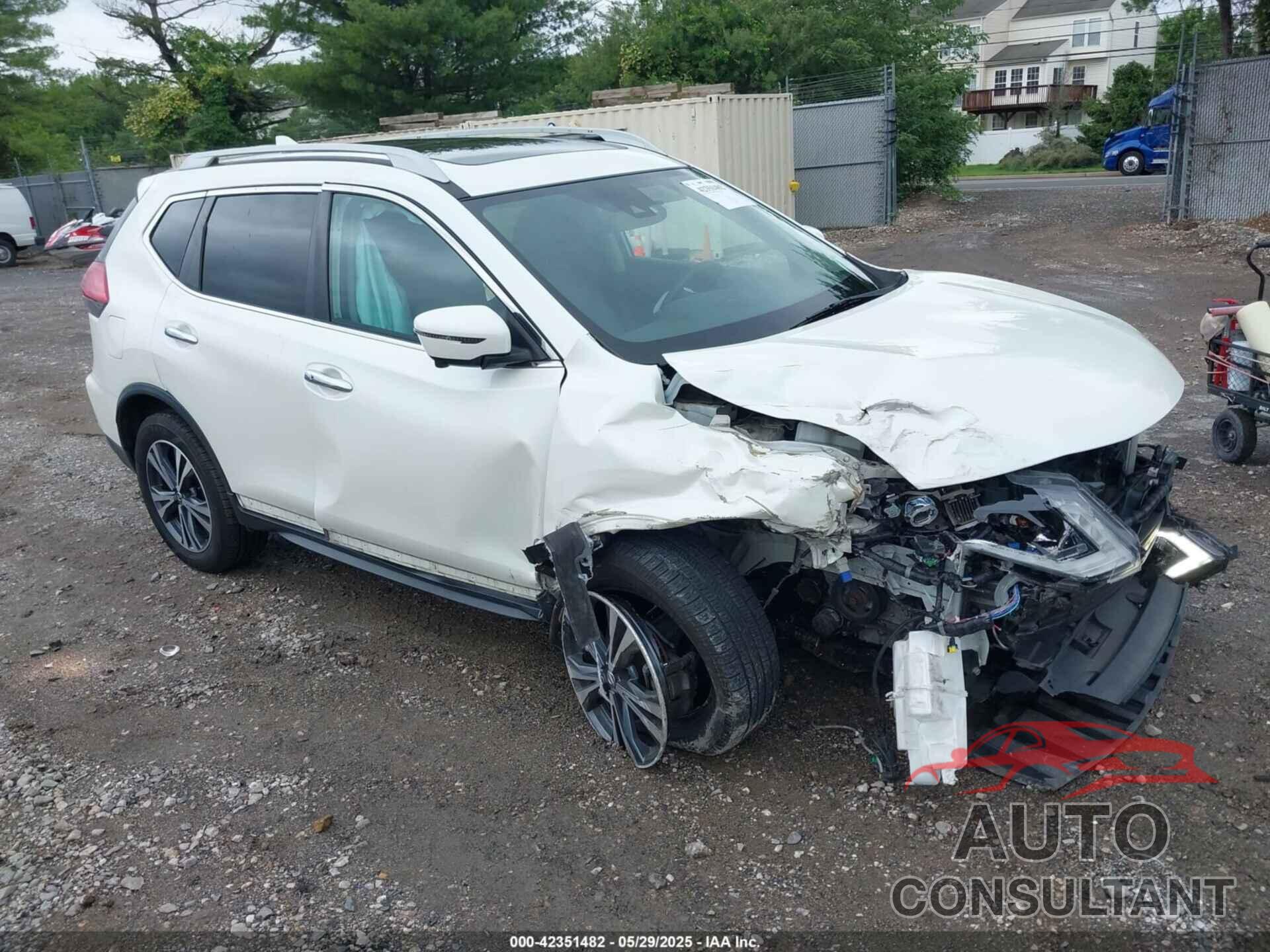 NISSAN ROGUE 2017 - 5N1AT2MVXHC844775