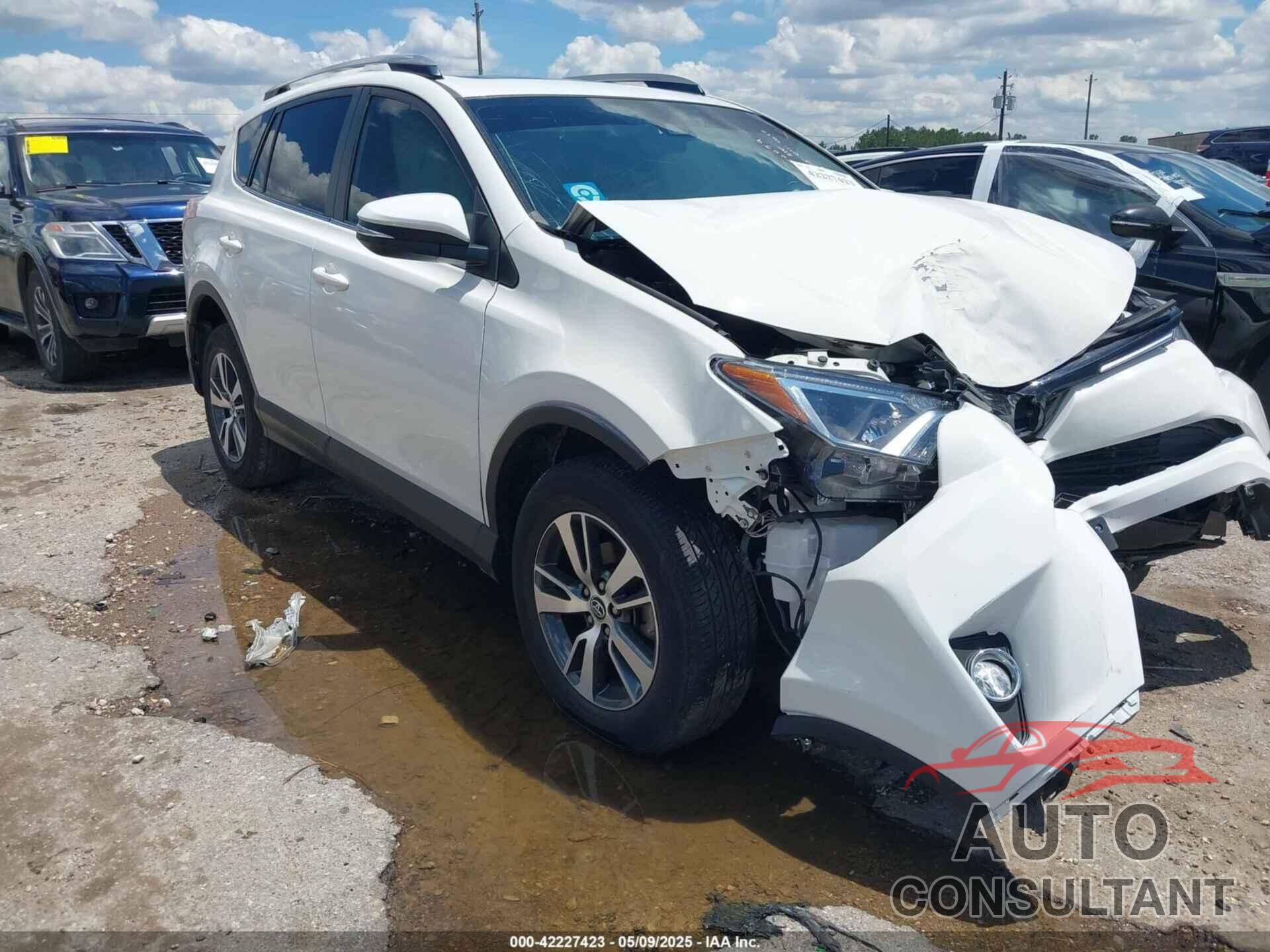TOYOTA RAV4 2017 - JTMWFREV9HJ120550