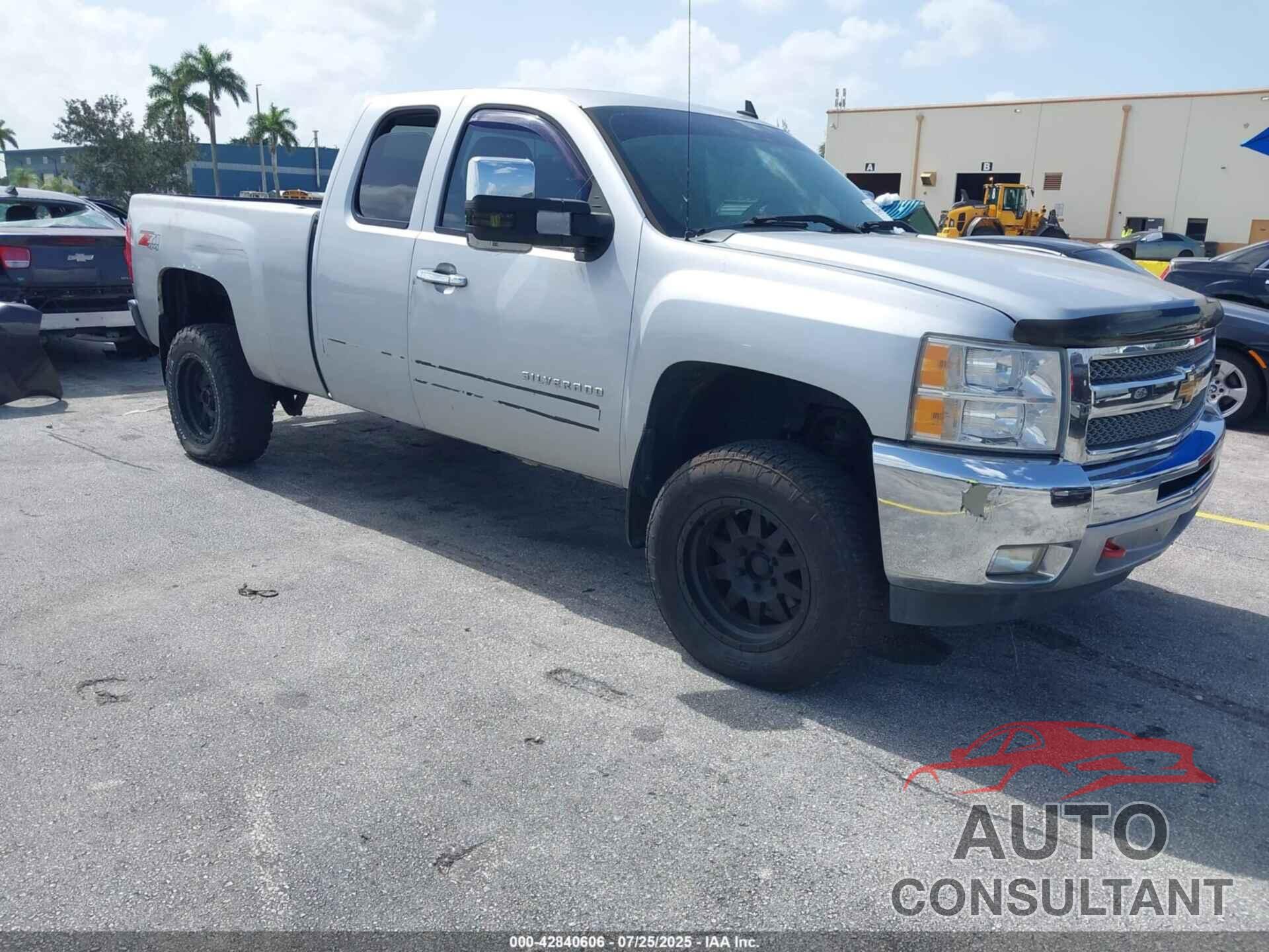 CHEVROLET SILVERADO 1500 2013 - 1GCRKSE75DZ106500