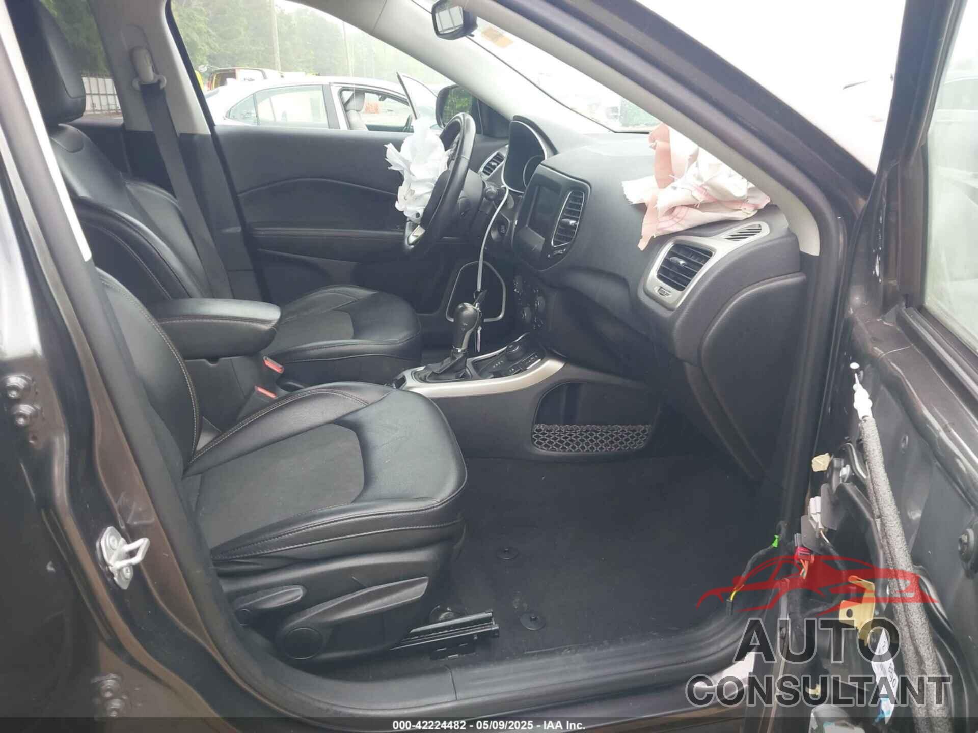 JEEP COMPASS 2019 - 3C4NJDBB8KT748588