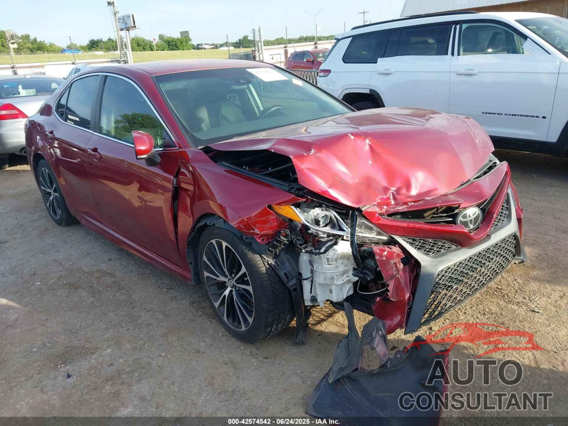 TOYOTA CAMRY 2018 - 4T1B11HK3JU538294