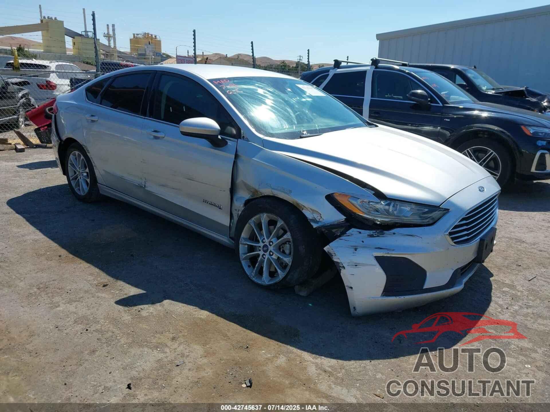 FORD FUSION HYBRID 2019 - 3FA6P0LU3KR105743