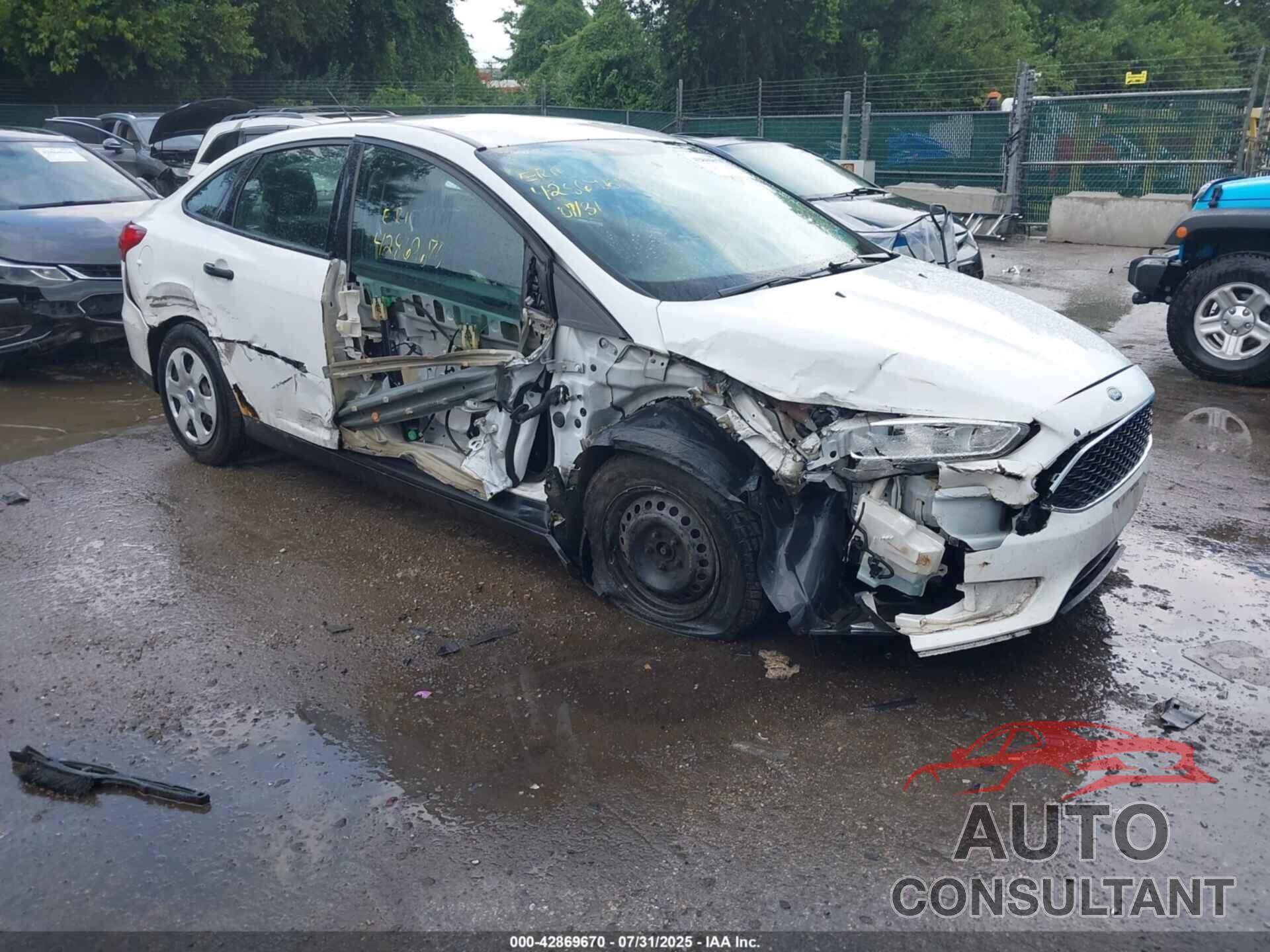 FORD FOCUS 2017 - 1FADP3E20HL302784