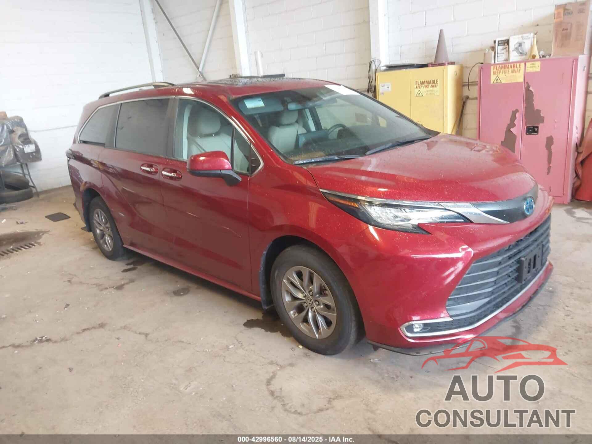 TOYOTA SIENNA 2023 - 5TDYSKFC4PS087628
