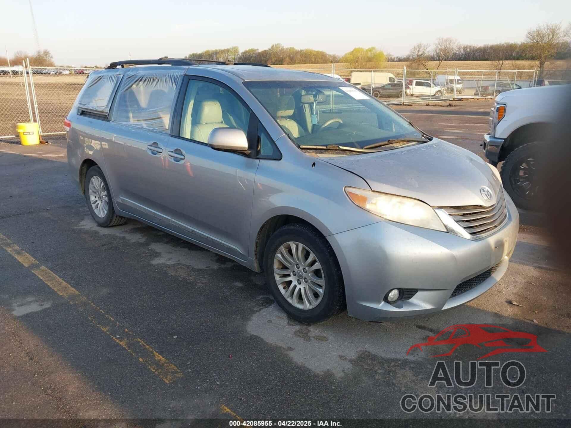 TOYOTA SIENNA 2011 - 5TDYK3DC6BS144395