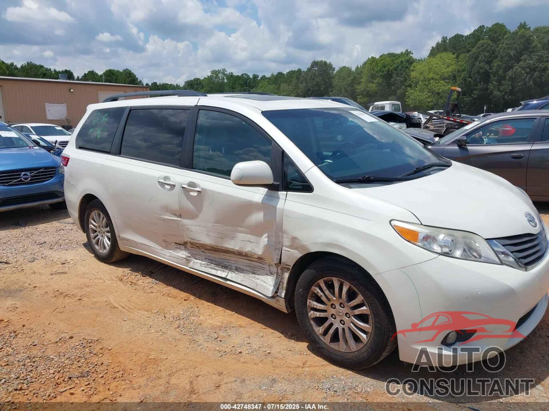 TOYOTA SIENNA 2015 - 5TDYK3DC2FS689838