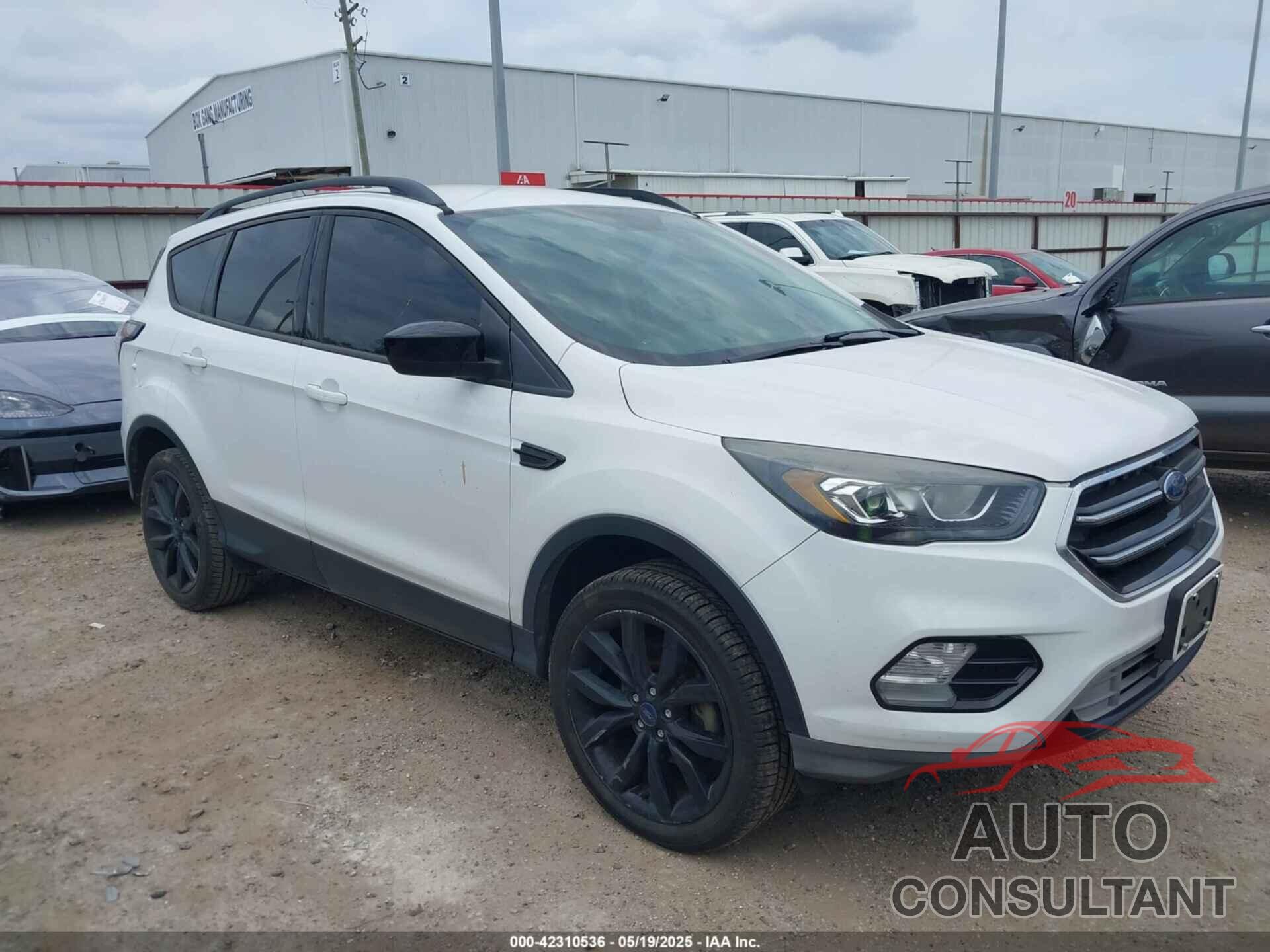 FORD ESCAPE 2018 - 1FMCU0GDXJUB60385