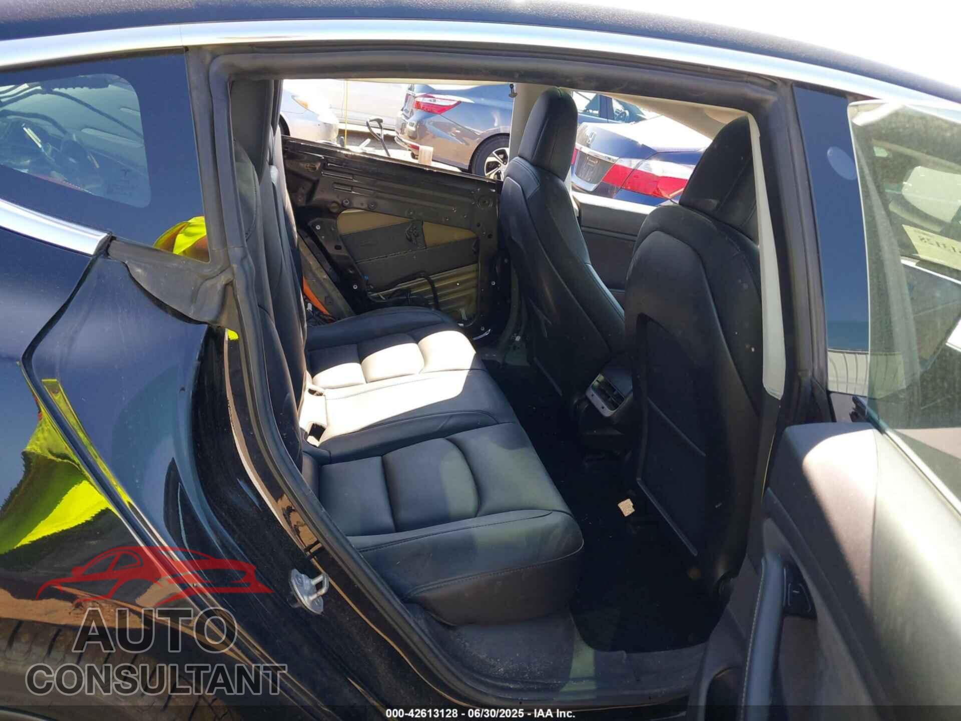 TESLA MODEL 3 2019 - 5YJ3E1EB3KF197023