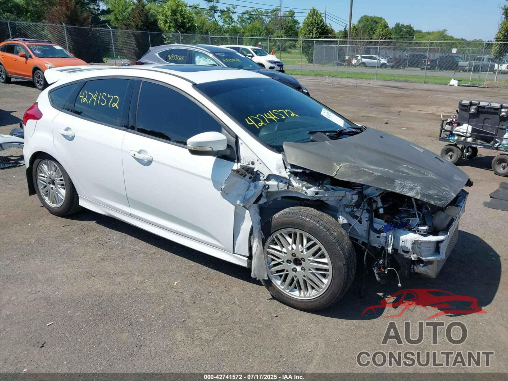 FORD FOCUS ST 2017 - 1FADP3L95HL227872