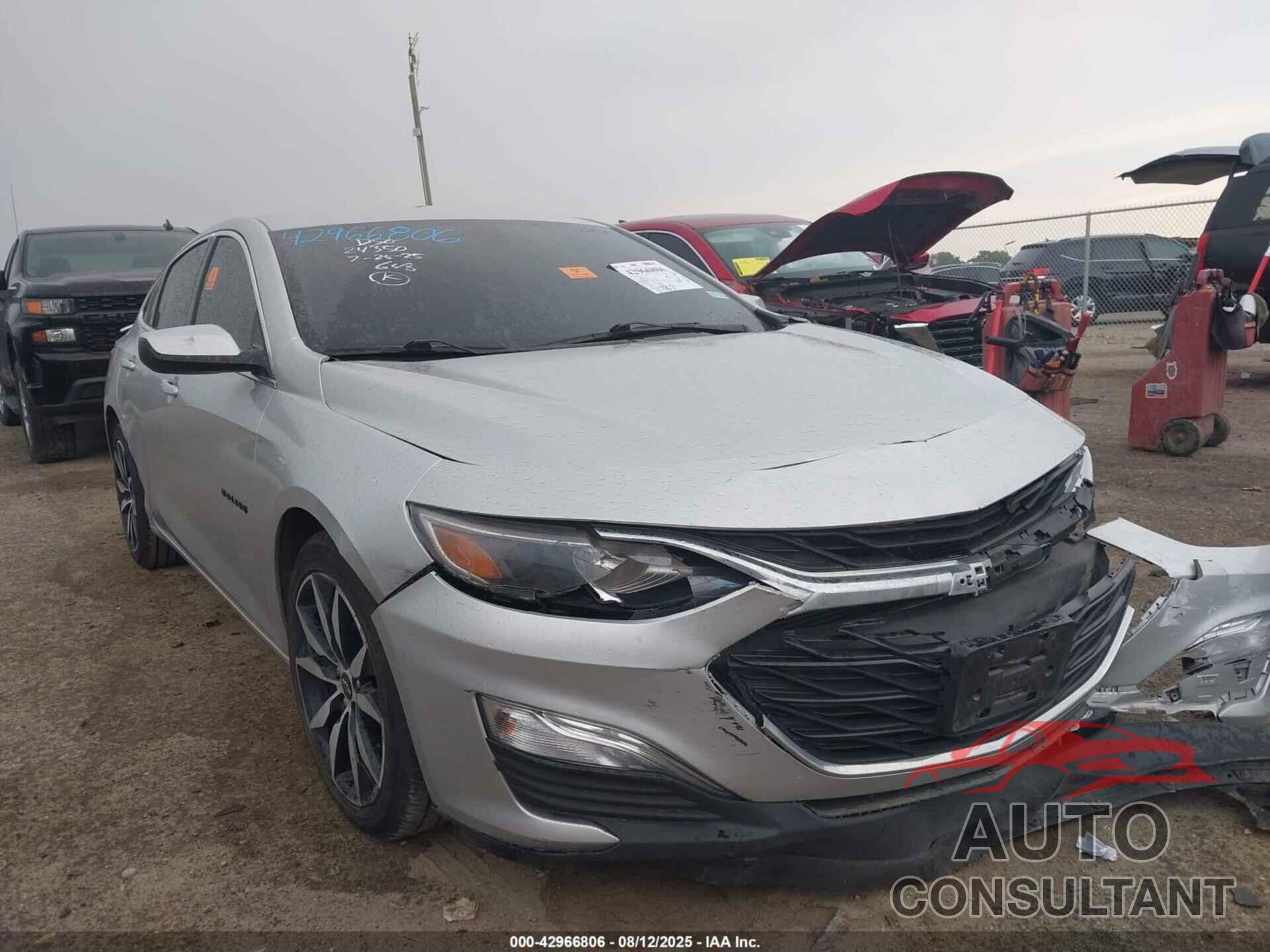 CHEVROLET MALIBU 2020 - 1G1ZG5ST2LF147227