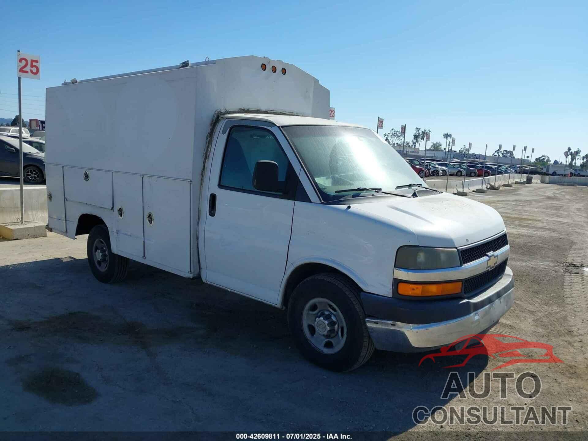 CHEVROLET EXPRESS CUTAWAY 2011 - 1GB0G2CG0B1172921