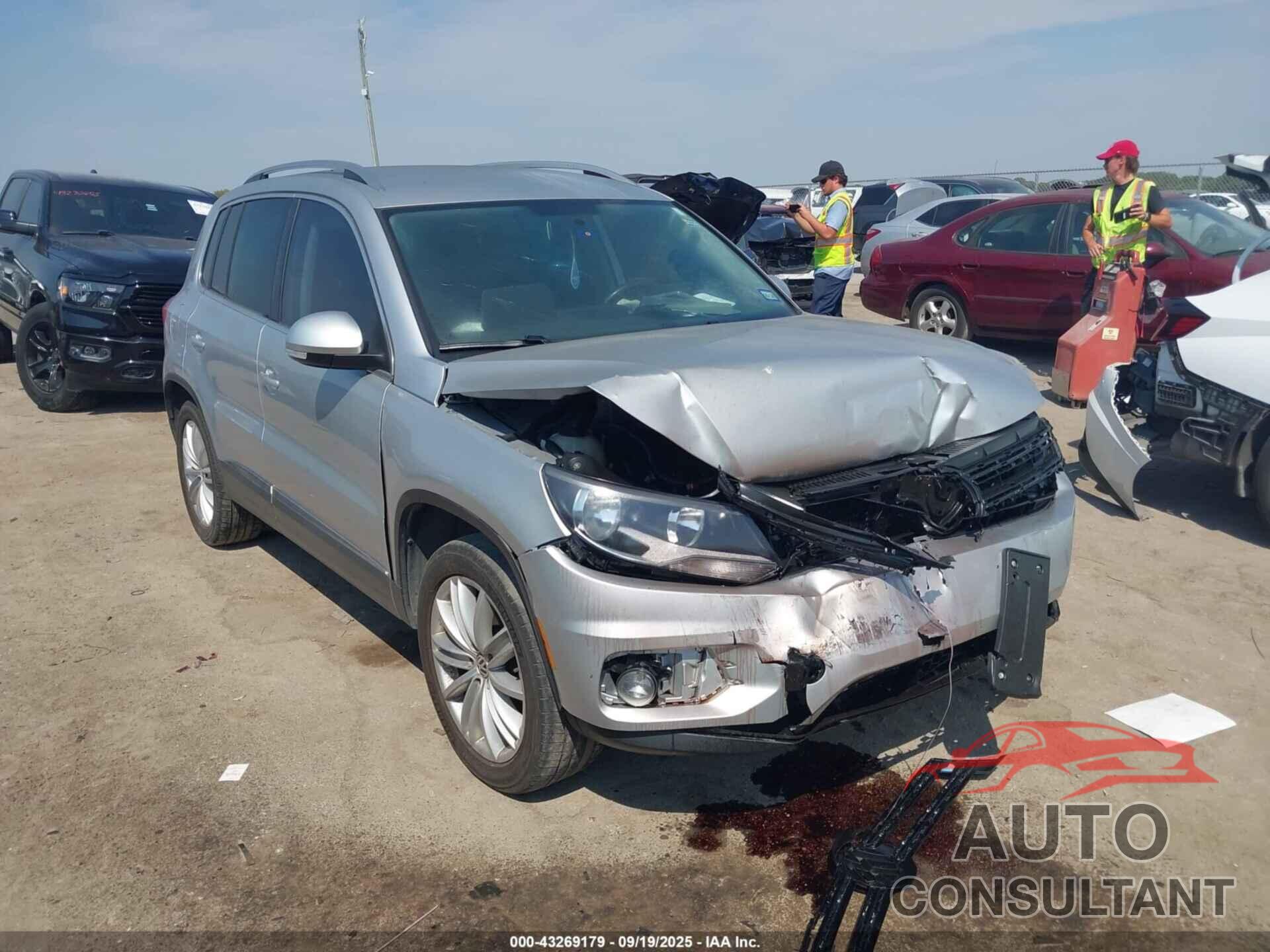 VOLKSWAGEN TIGUAN 2012 - WVGAV7AX4CW528633