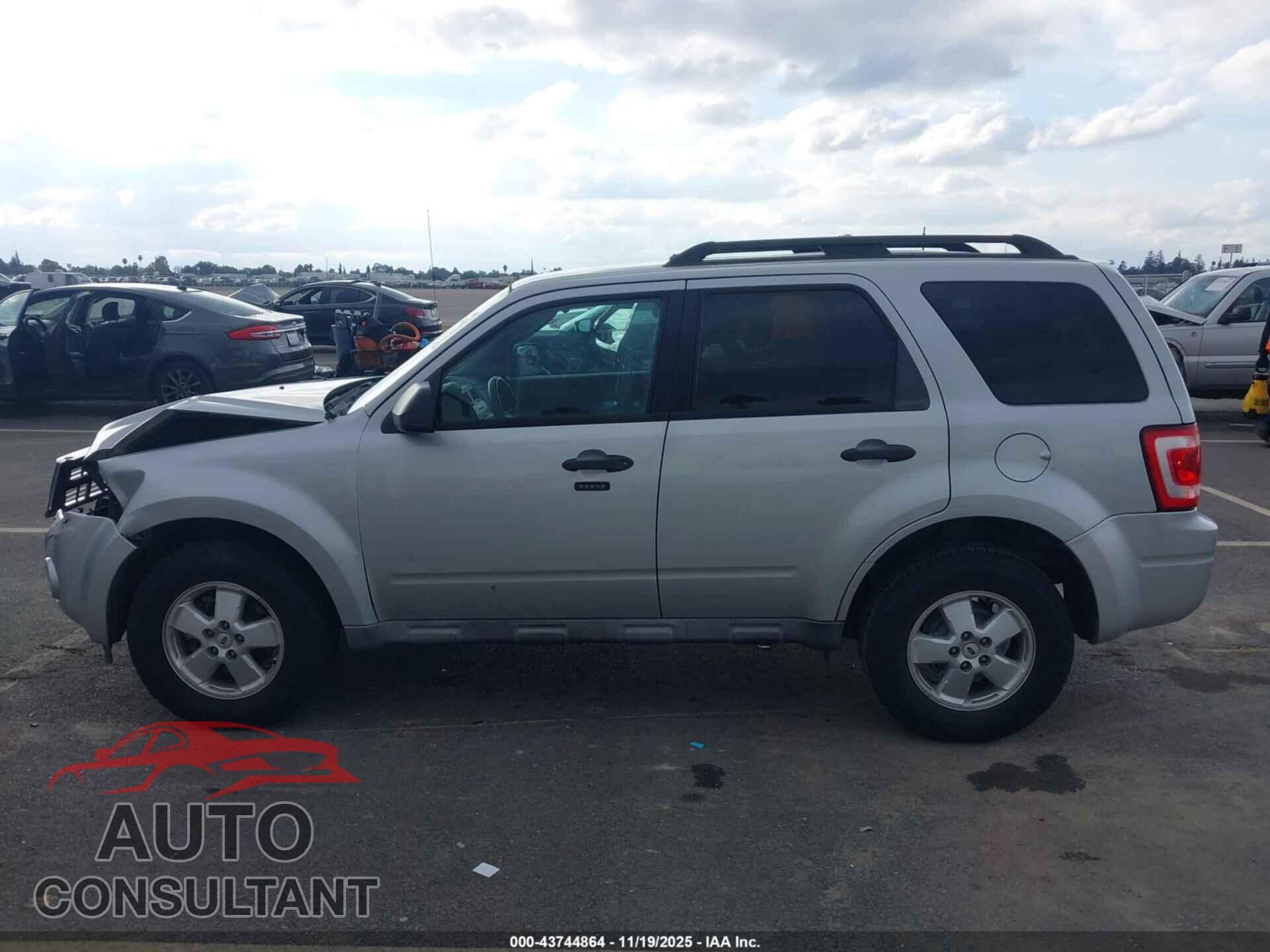 FORD ESCAPE 2011 - 1FMCU0DG2BKC10885