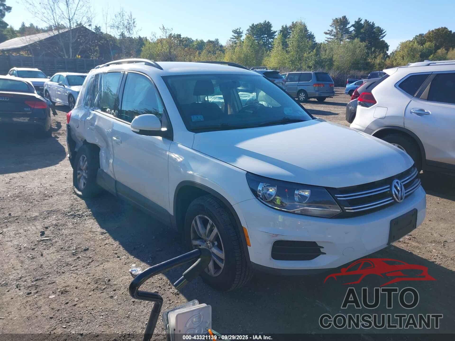 VOLKSWAGEN TIGUAN 2015 - WVGBV7AX4FW602366