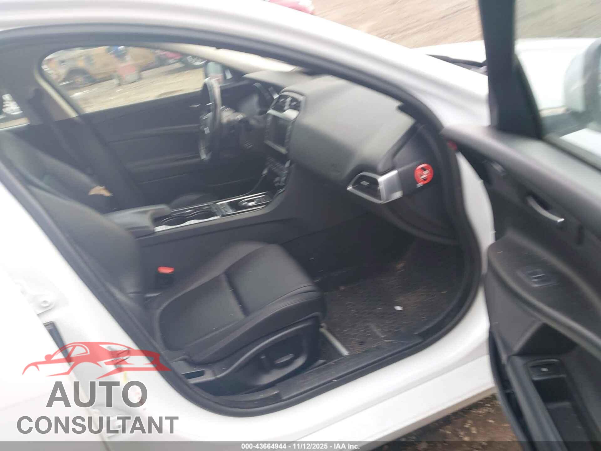 JAGUAR XE 2017 - SAJAD4BG8HA972737