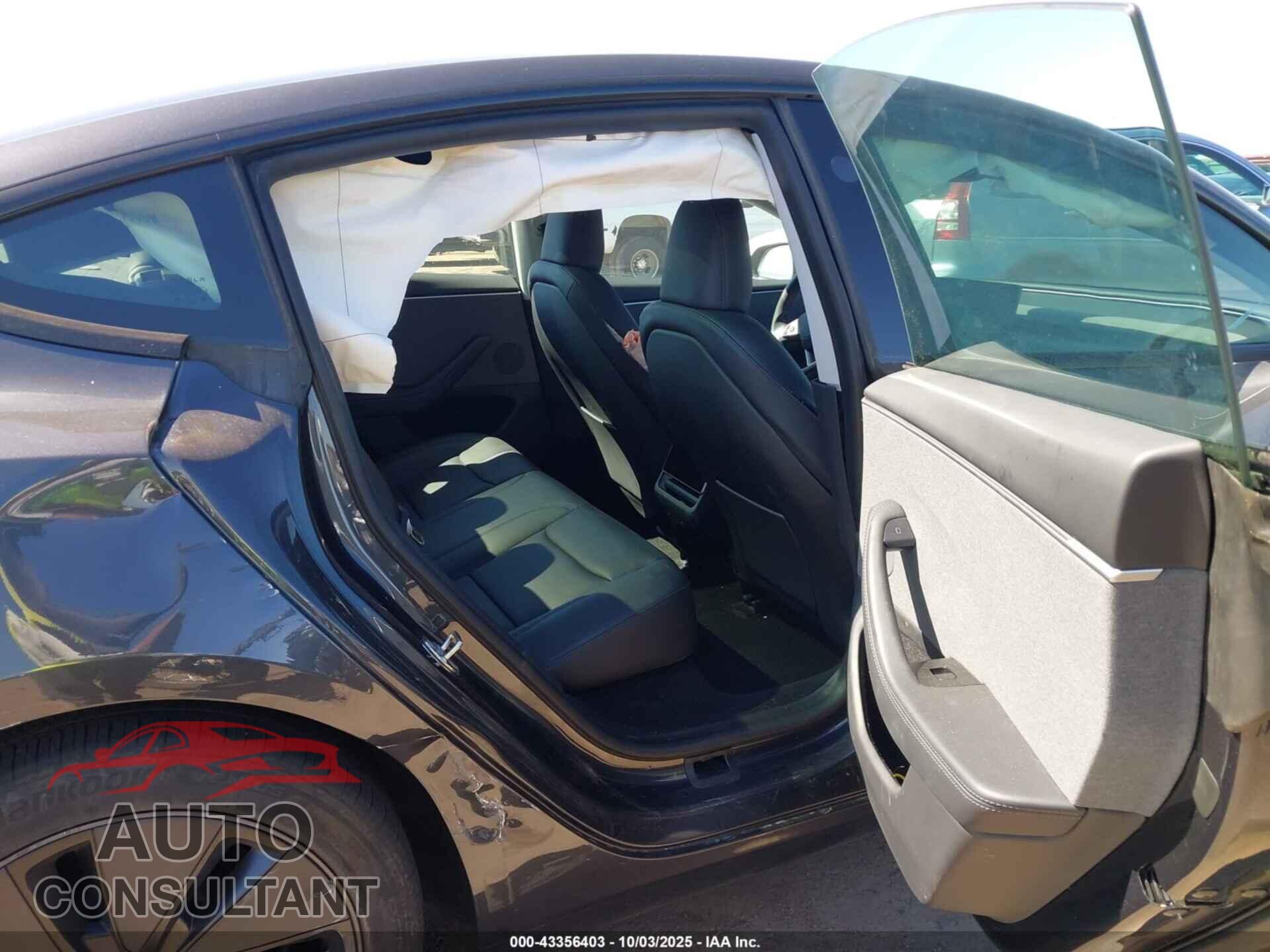TESLA MODEL 3 2024 - 5YJ3E1EA4RF743880