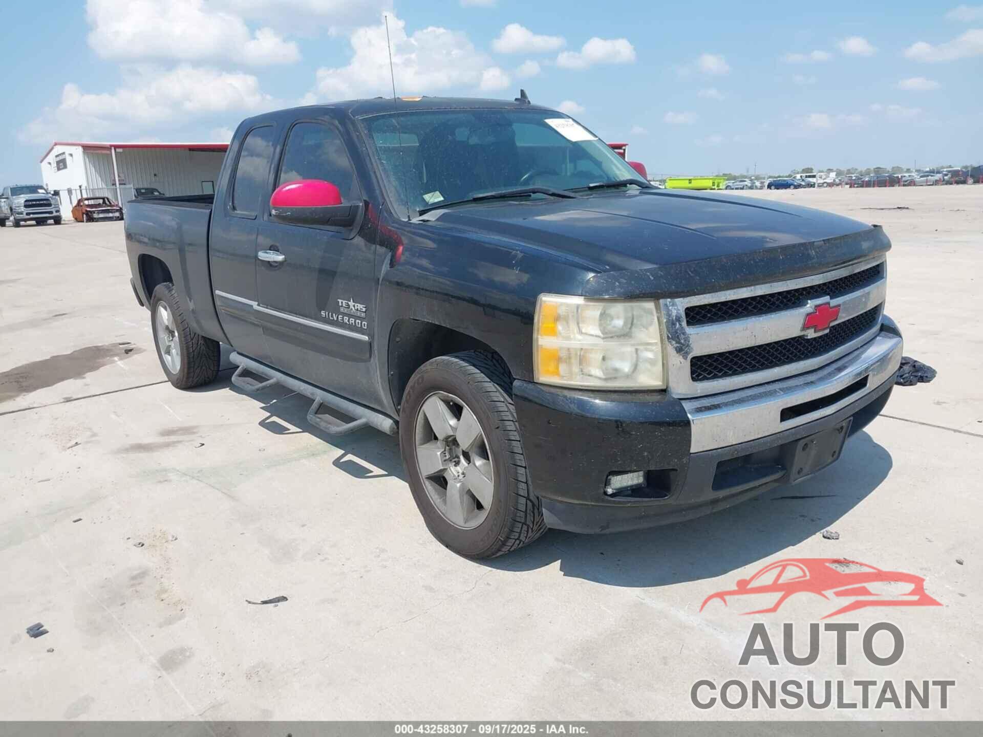 CHEVROLET SILVERADO 1500 2011 - 1GCRCSE05BZ435484