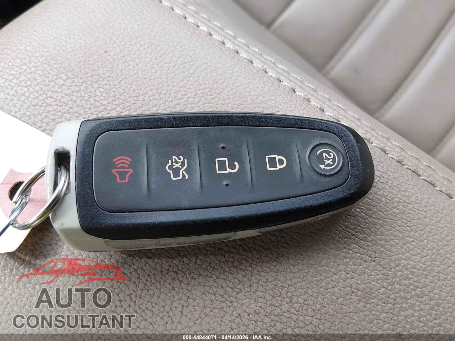 FORD ESCAPE 2017 - 1FMCU9J90HUB71897