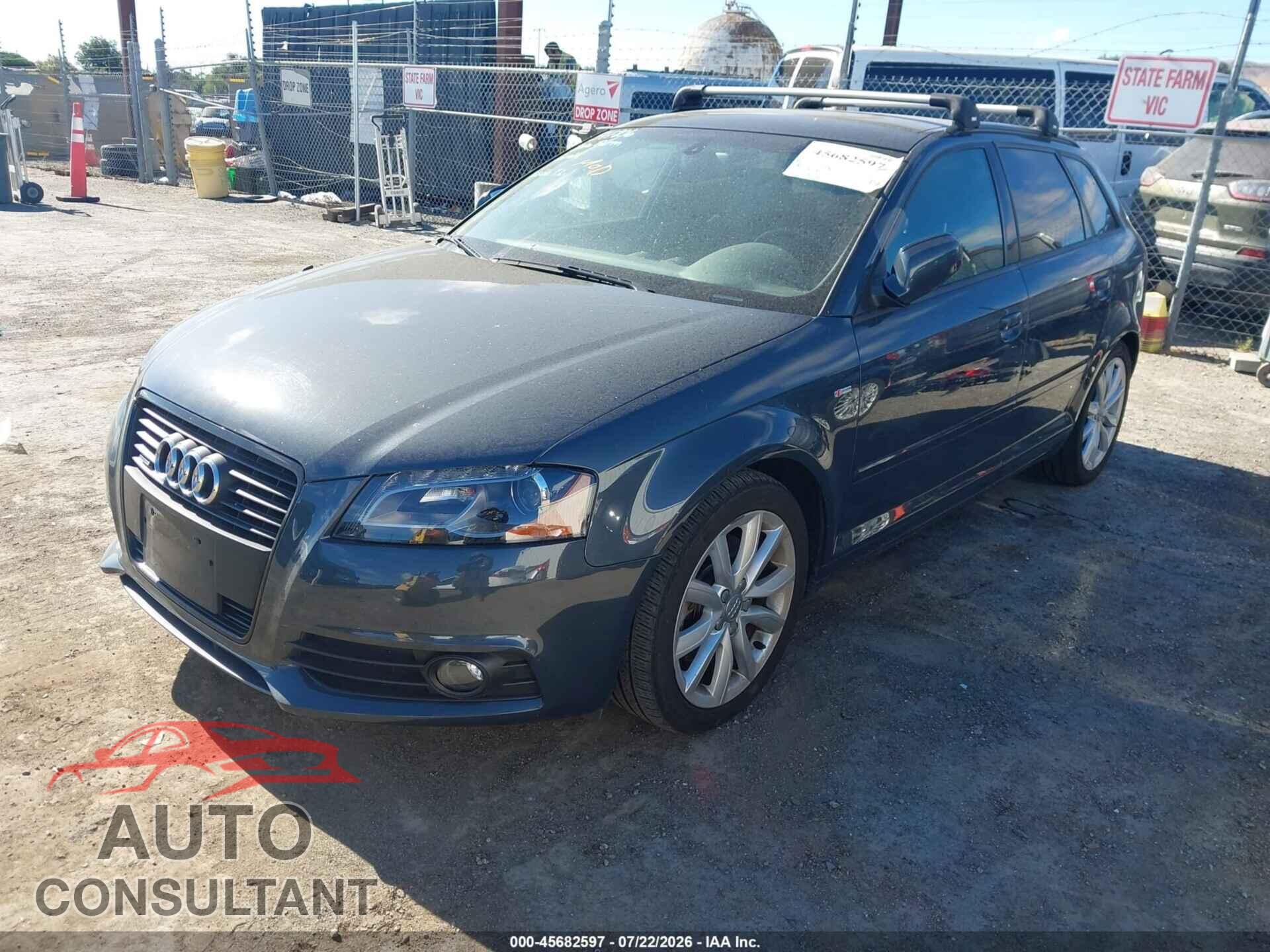 AUDI A3 2013 - WAUMFAFM9DA026304