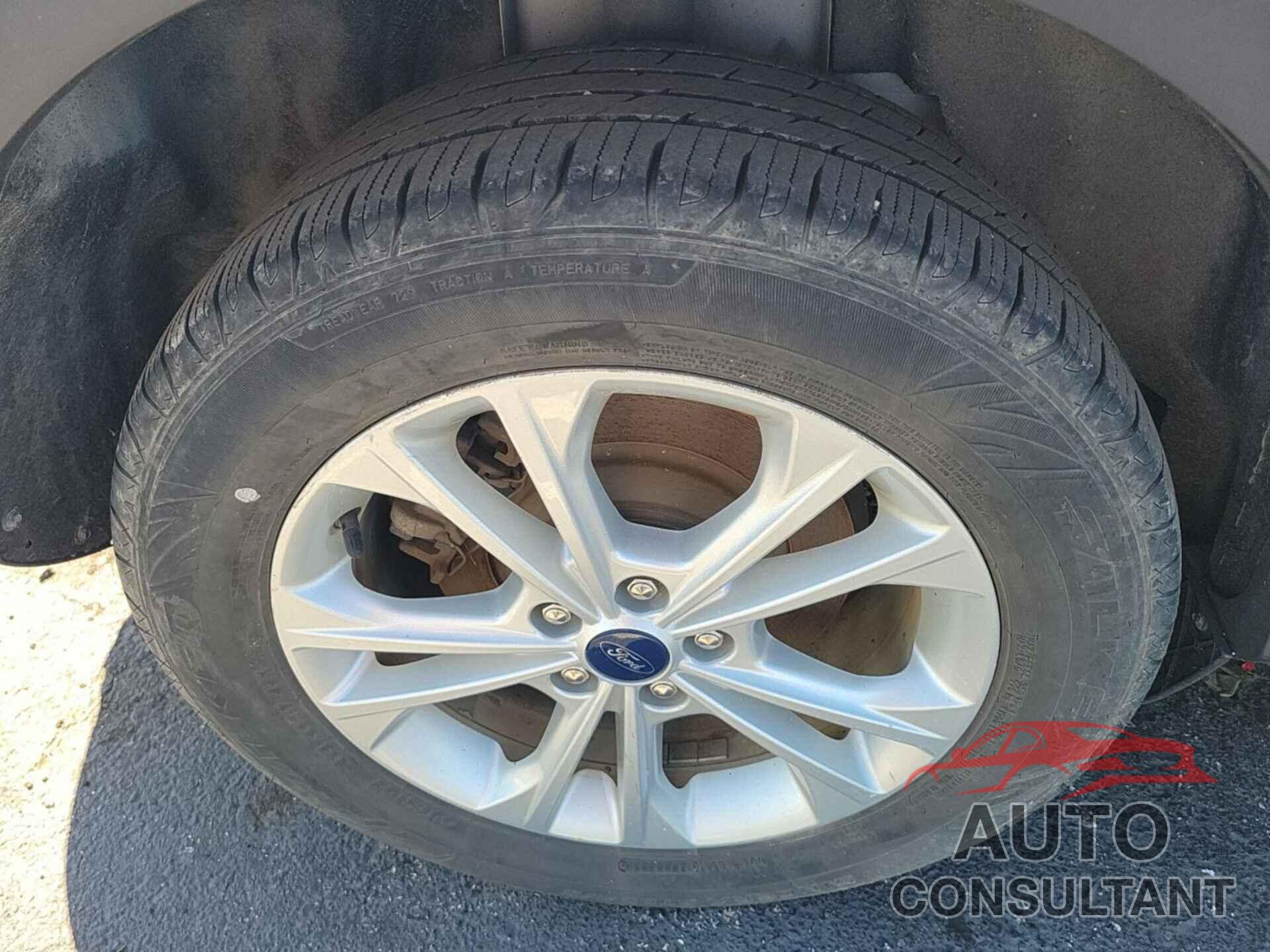 FORD ESCAPE 2018 - 1FMCU0GDXJUB47006