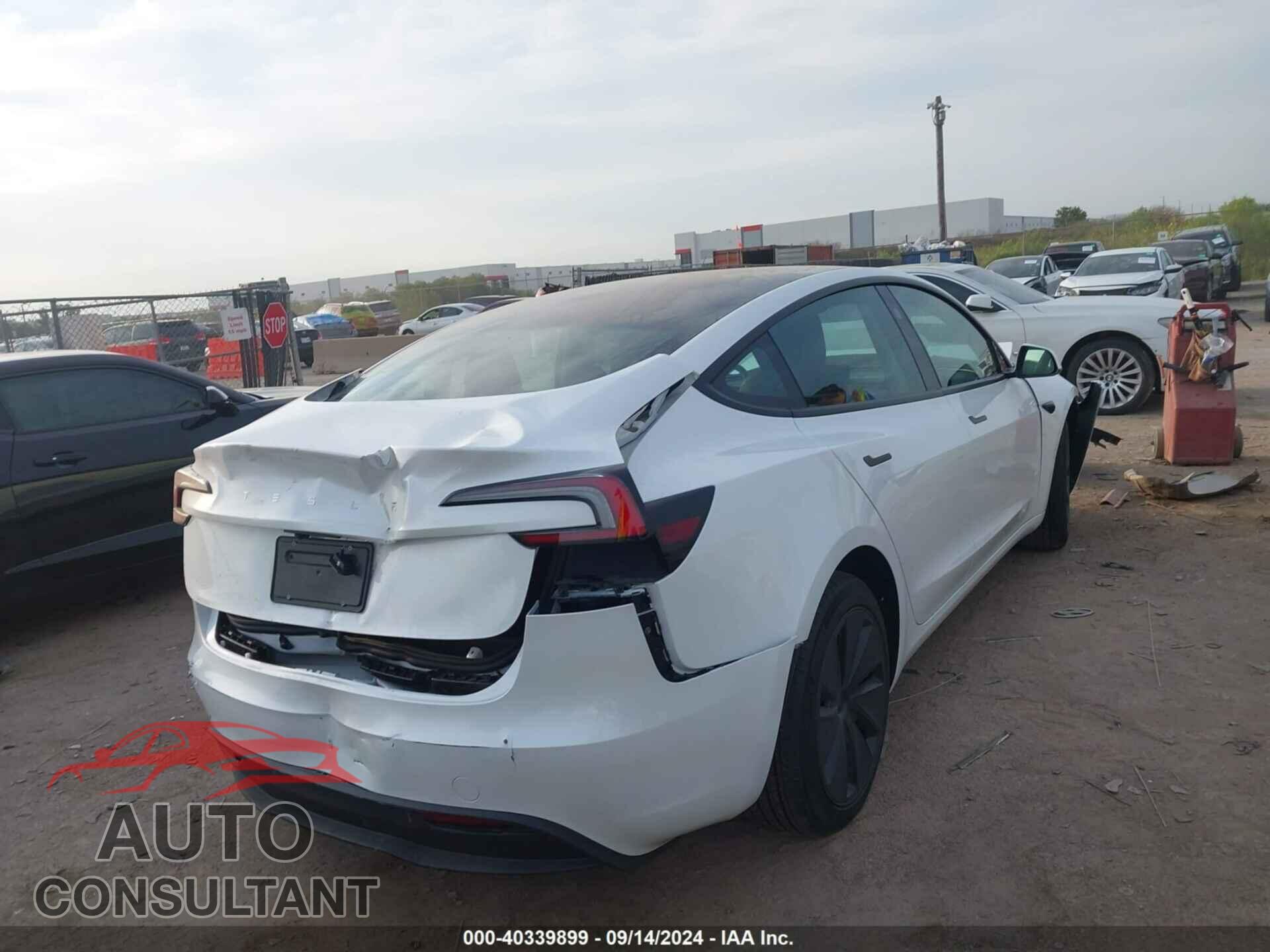 TESLA MODEL 3 2024 - 5YJ3E1EA3RF823509