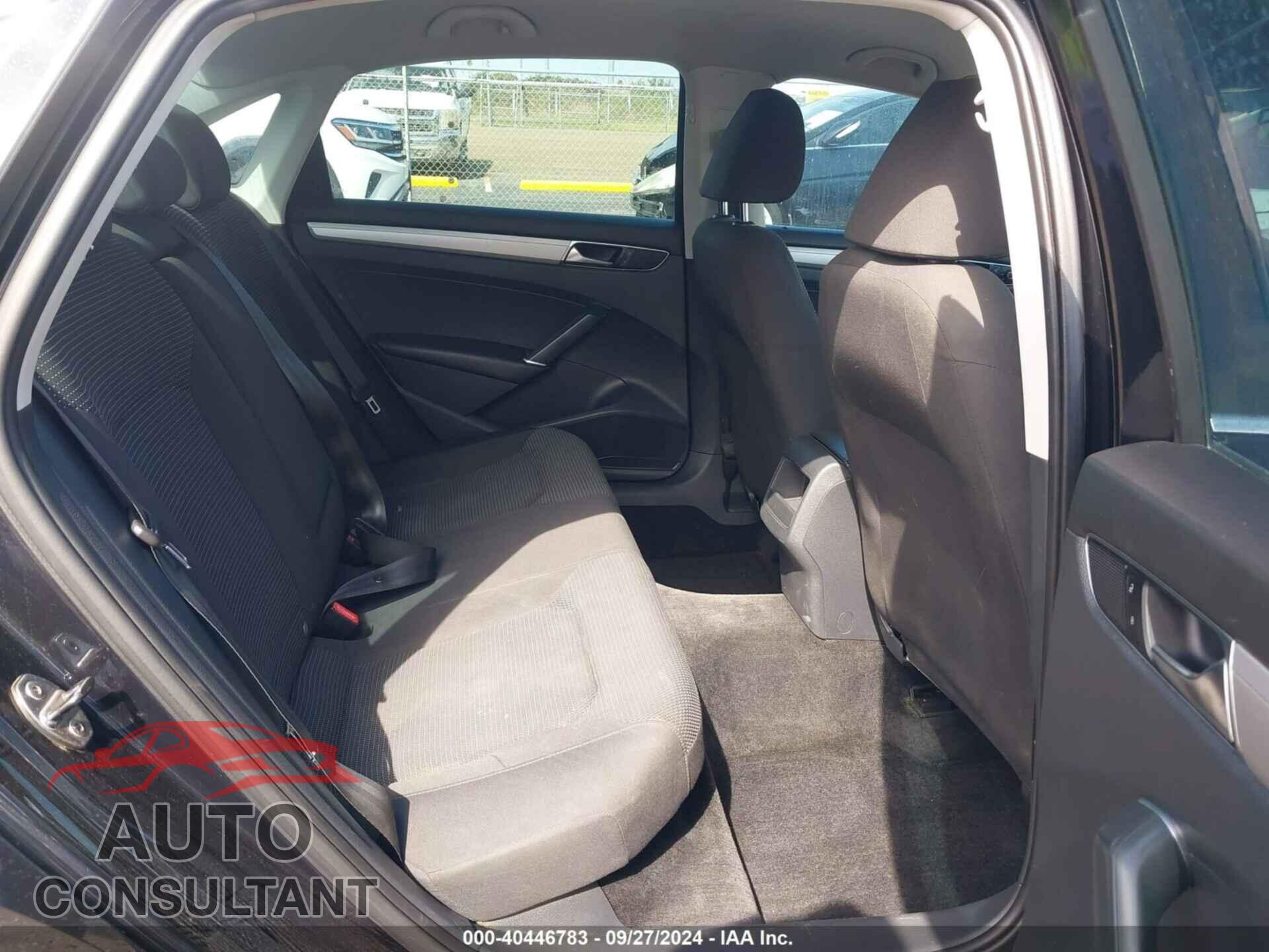 VOLKSWAGEN PASSAT 2017 - 1VWAT7A32HC067199