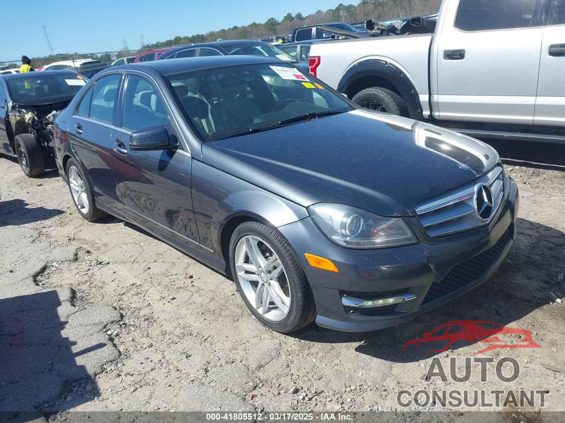 MERCEDES-BENZ C 300 2013 - WDDGF8AB3DG122480