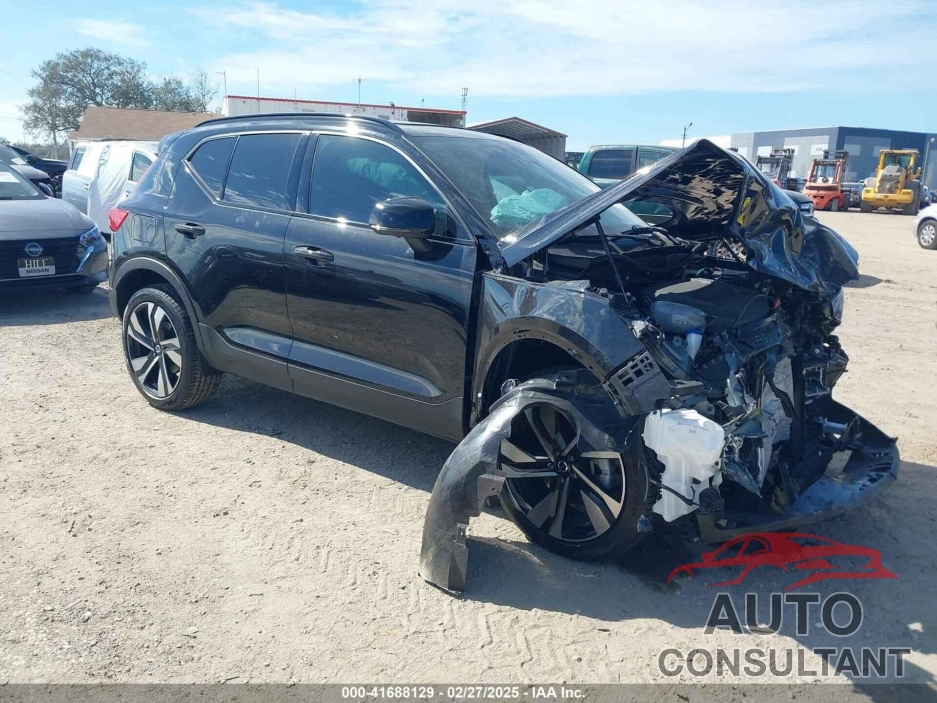 VOLVO XC40 2025 - YV4L12UM1S2518271