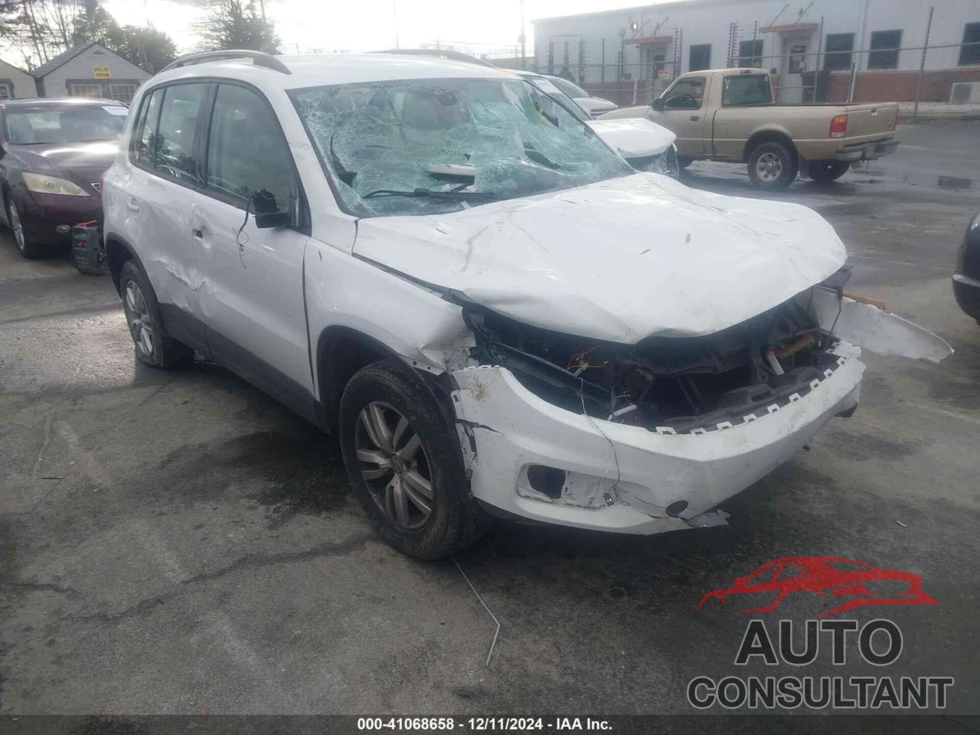 VOLKSWAGEN TIGUAN 2017 - WVGAV7AX0HK026748