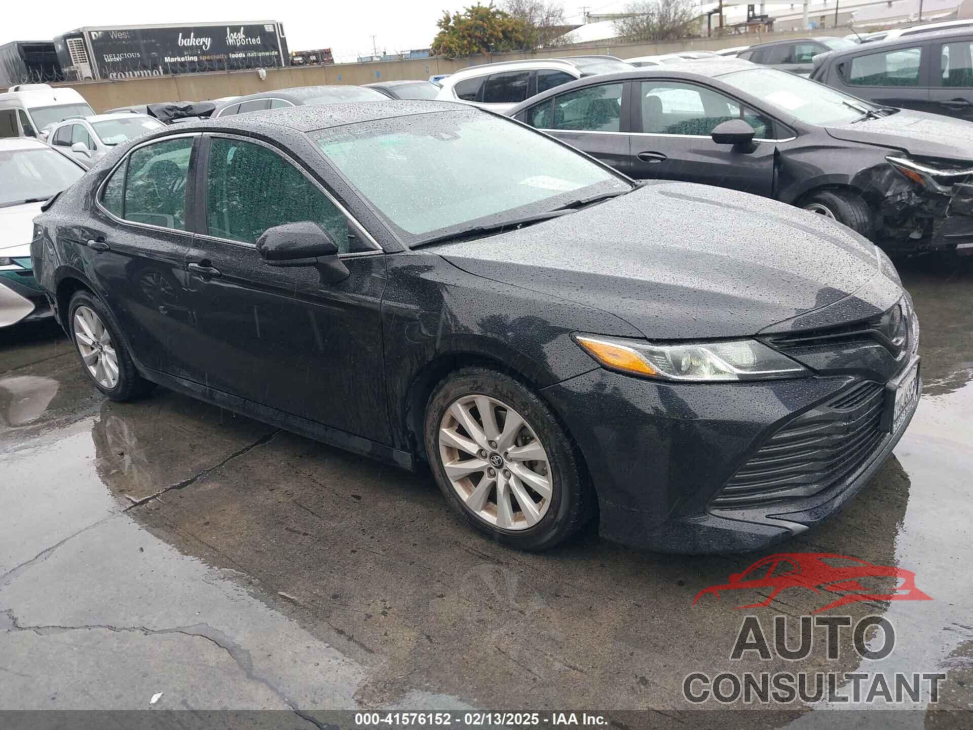 TOYOTA CAMRY 2018 - 4T1B11HK7JU079464
